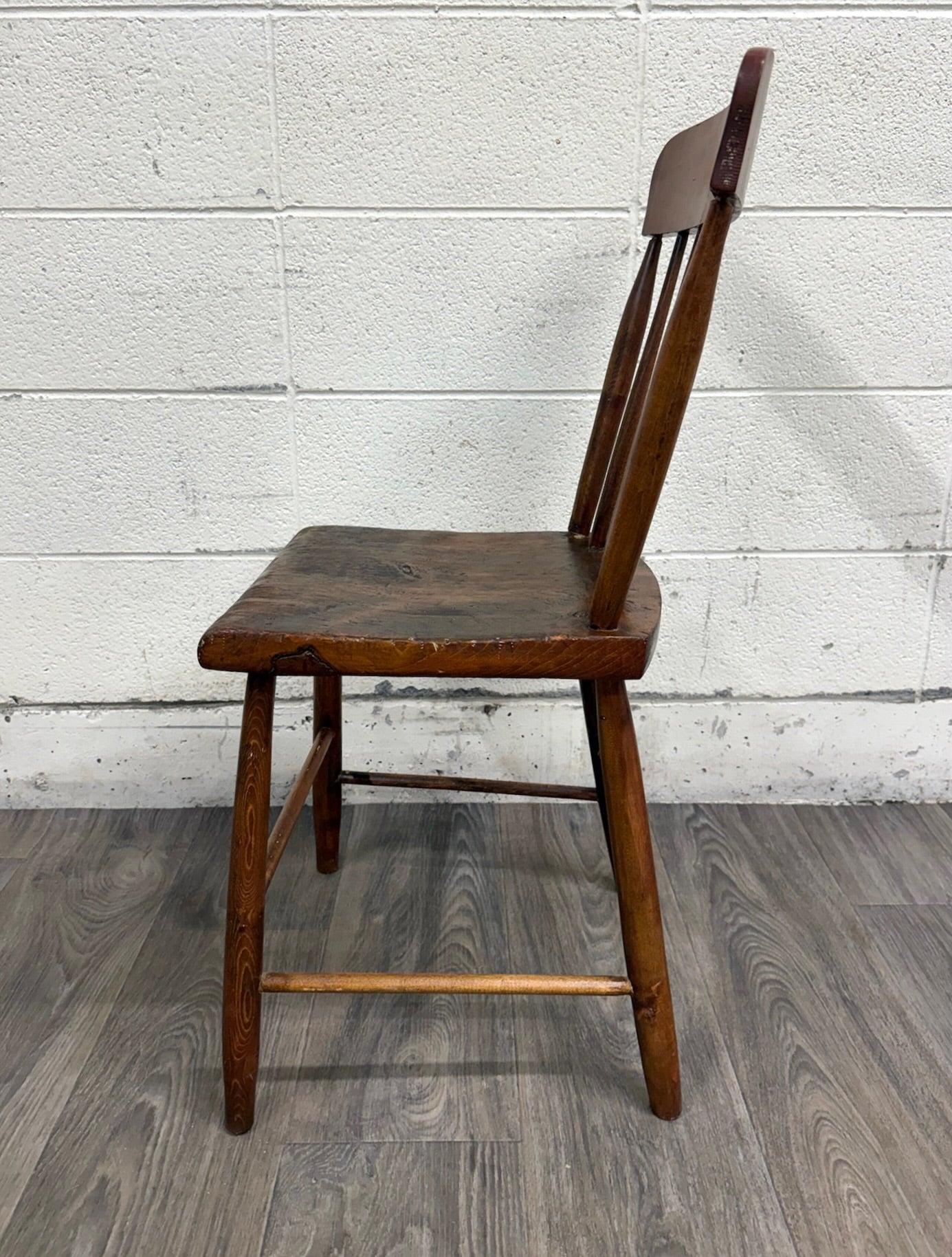 Antique American Windsor Farmhouse Style Plank Seat Dining Side Accent Chair