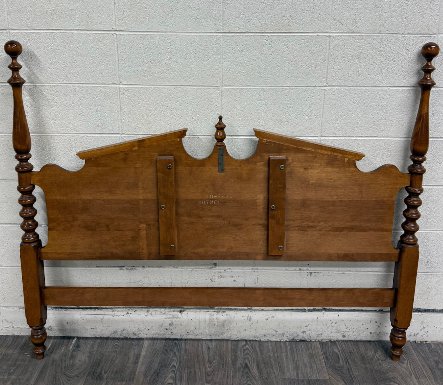 Vintage Ethan Allen Heirloom Nutmeg Maple Queen Size Four Poster Pediment Bed