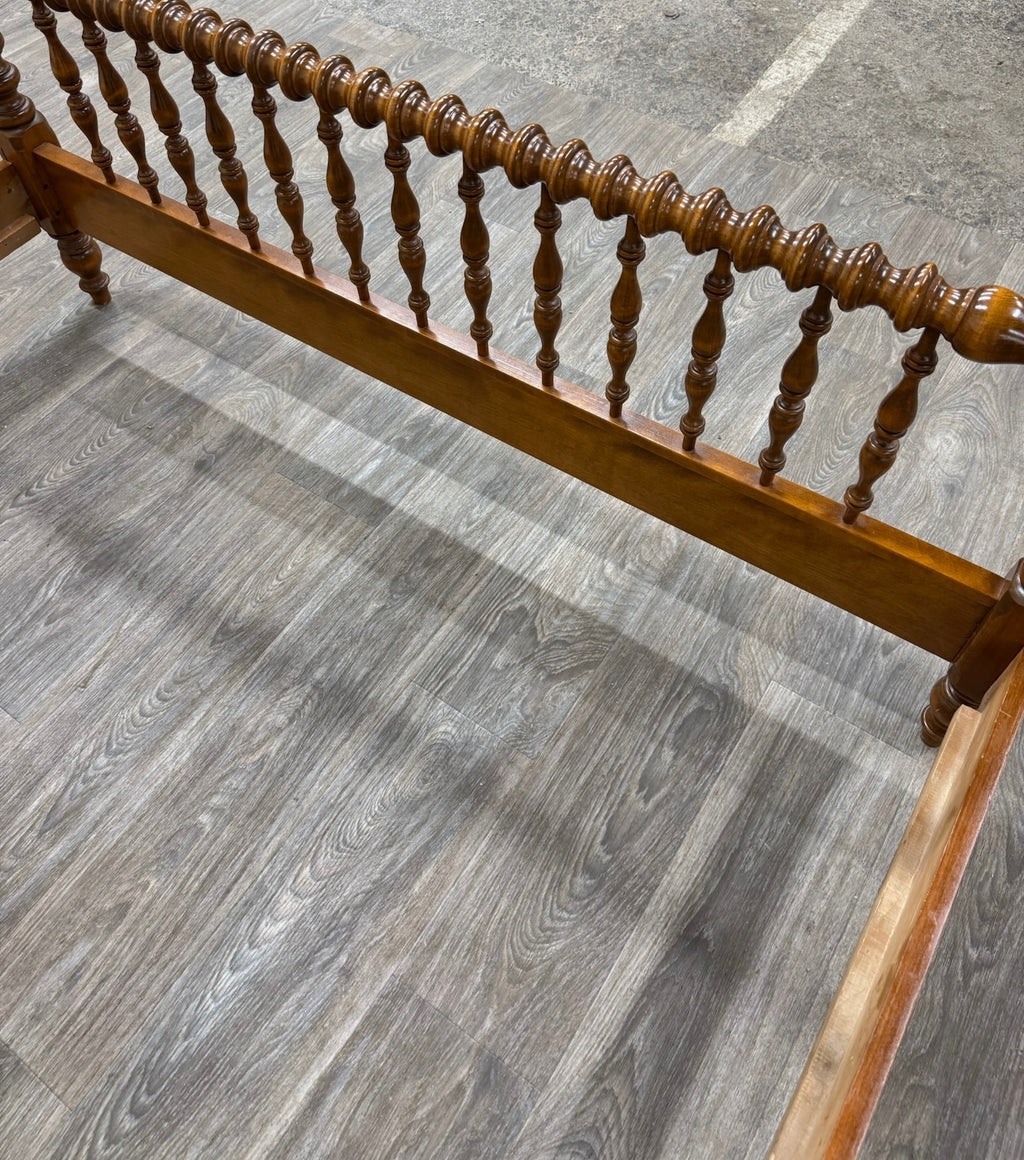 Vintage Ethan Allen Heirloom Nutmeg Maple Queen Size Four Poster Pediment Bed