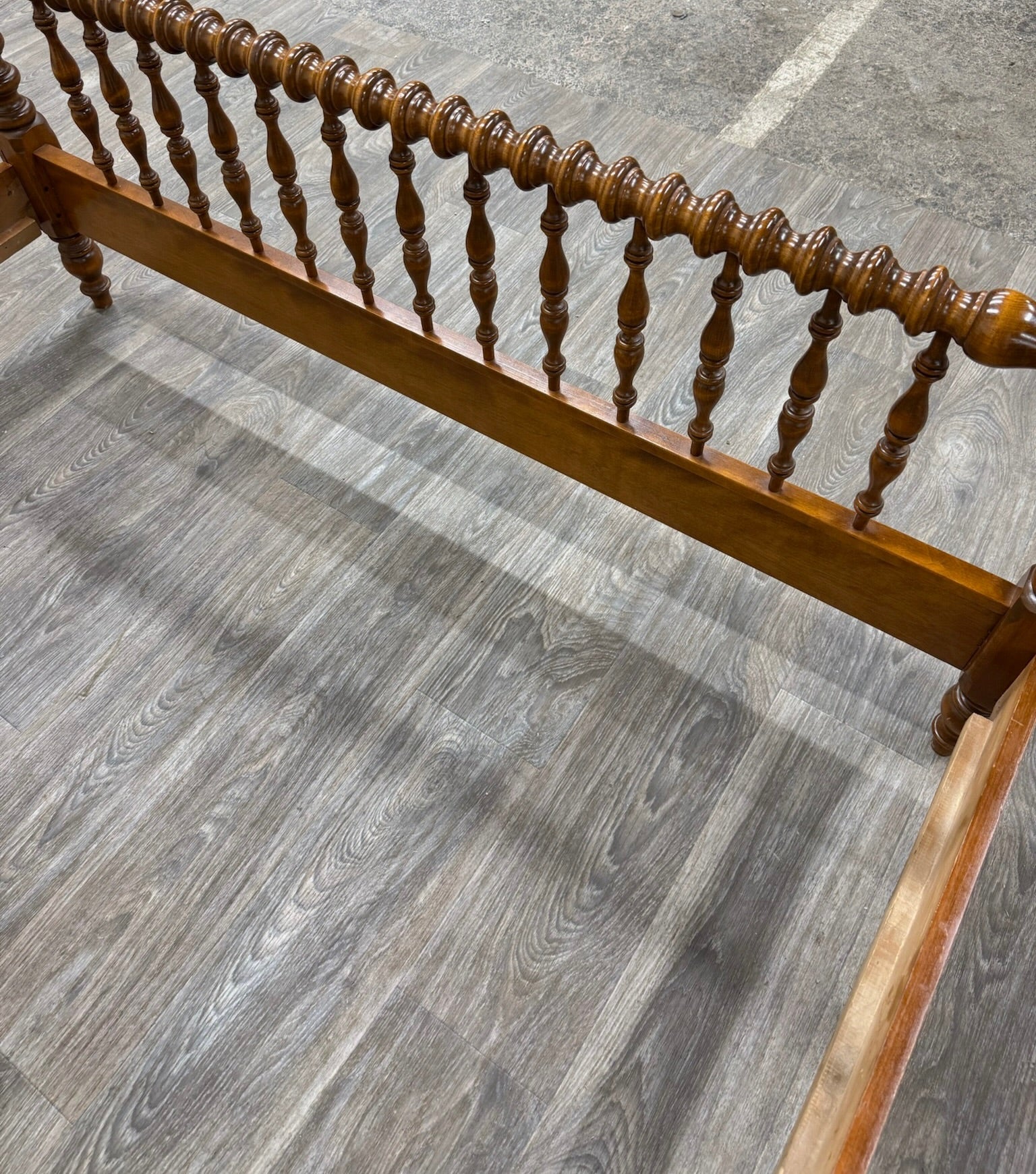 Vintage Ethan Allen Heirloom Nutmeg Maple Queen Size Four Poster Pediment Bed
