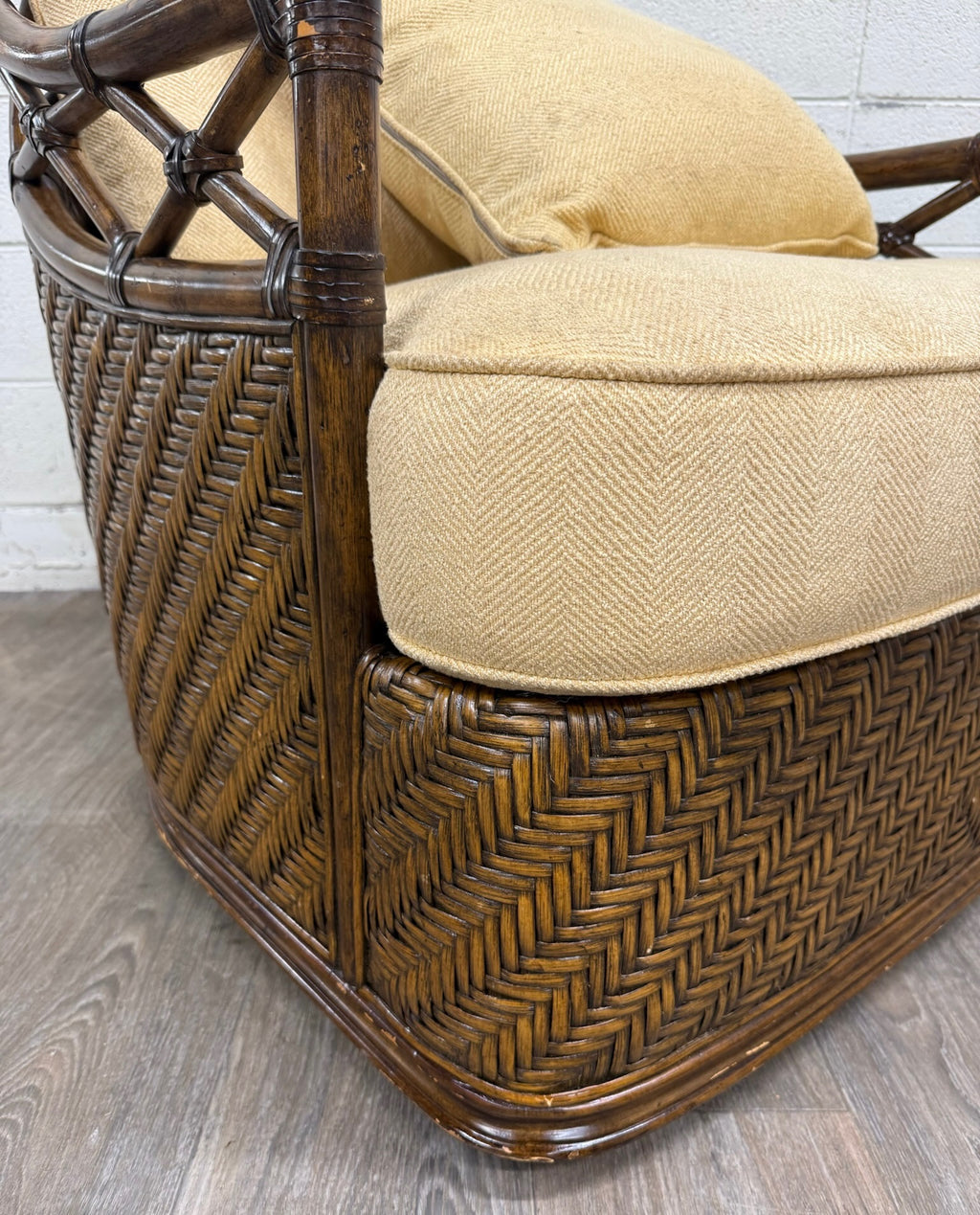 Lexington Tommy Bahama Bali Hai Collection Diamond Cove Rattan Swivel Chair