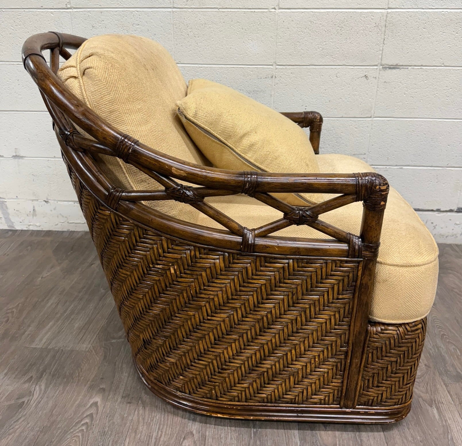 Lexington Tommy Bahama Bali Hai Collection Diamond Cove Rattan Swivel Chair