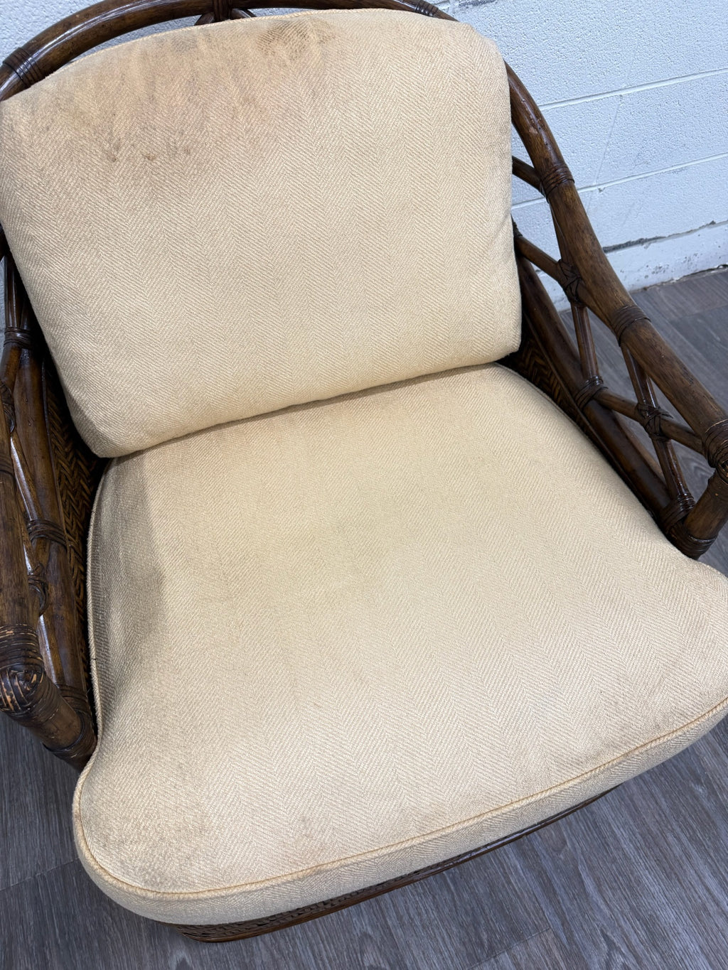 Lexington Tommy Bahama Bali Hai Collection Diamond Cove Rattan Swivel Chair