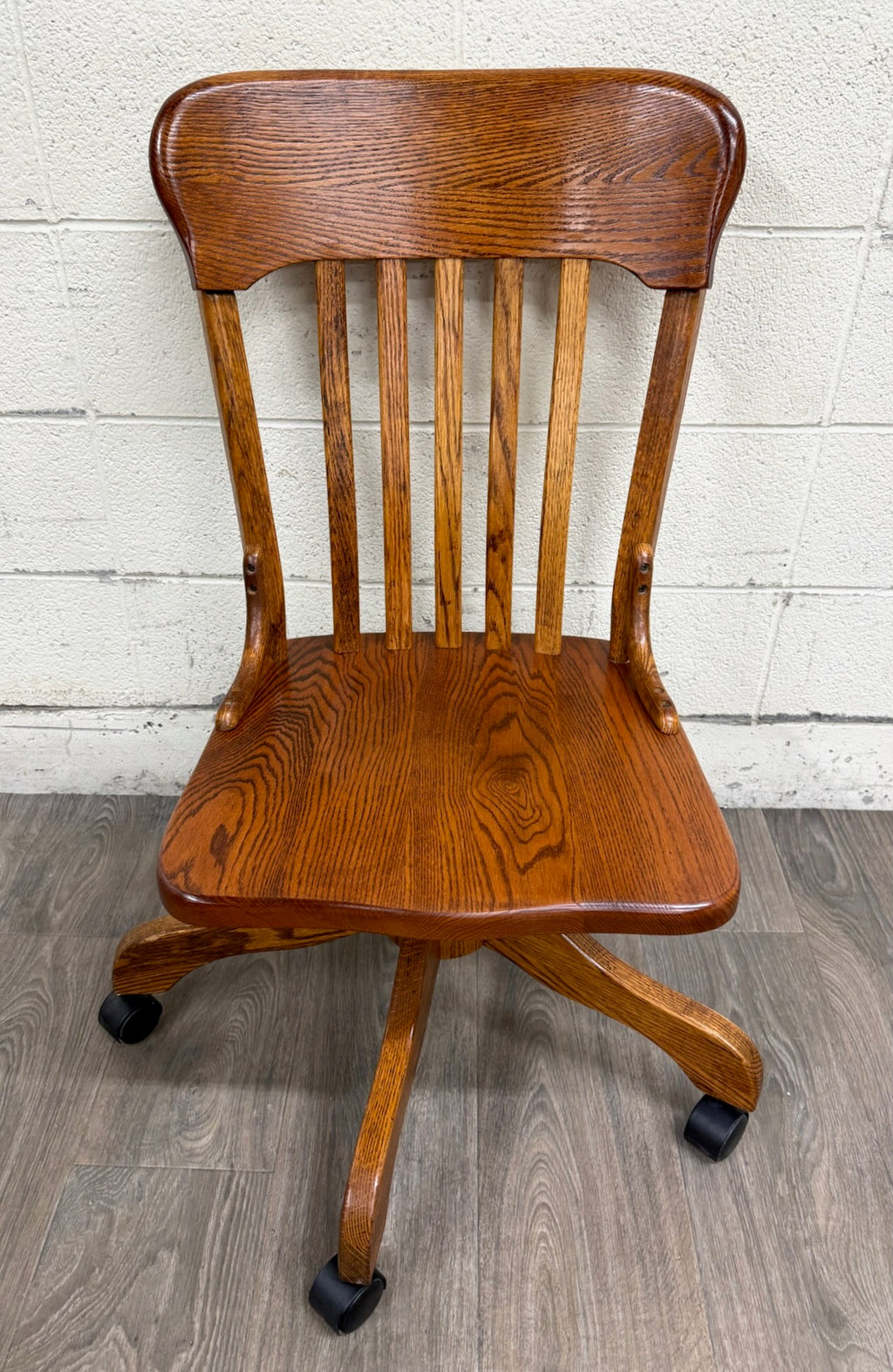 Vintage Tiger Oak Adjustable Swivel Desk Banker Lawyer Jury Office Chair