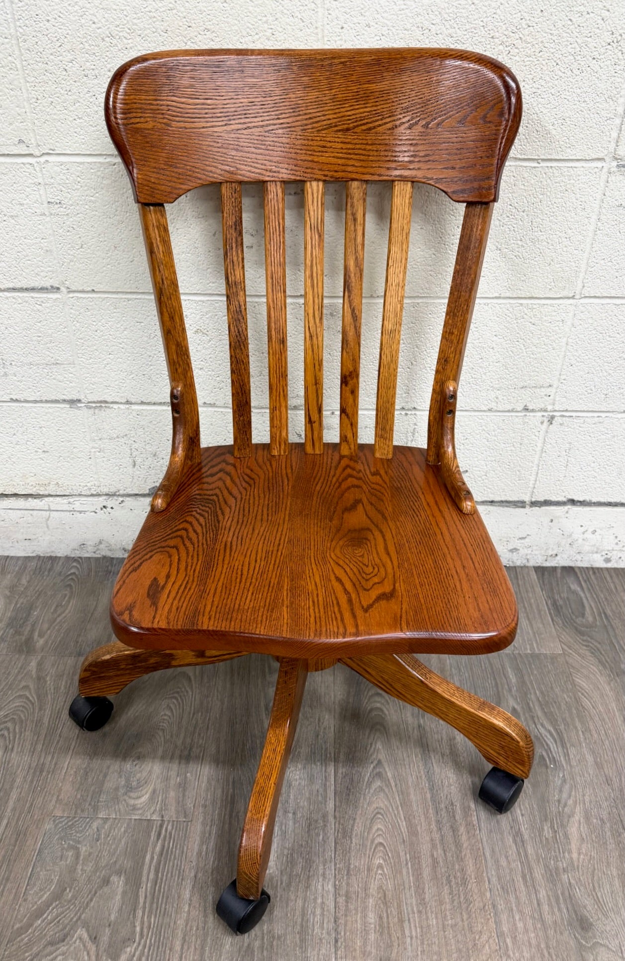 Vintage Tiger Oak Adjustable Swivel Desk Banker Lawyer Jury Office Chair