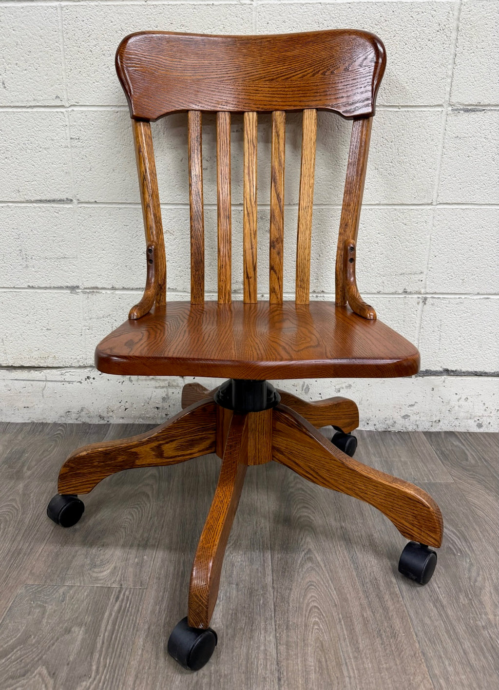 Vintage Tiger Oak Adjustable Swivel Desk Banker Lawyer Jury Office Chair