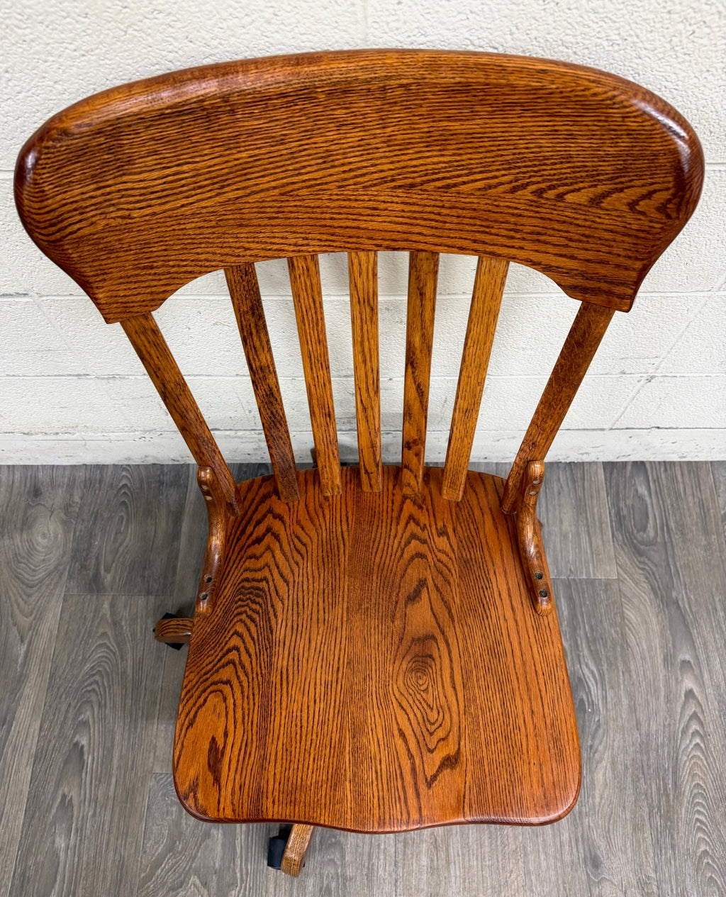 Vintage Tiger Oak Adjustable Swivel Desk Banker Lawyer Jury Office Chair