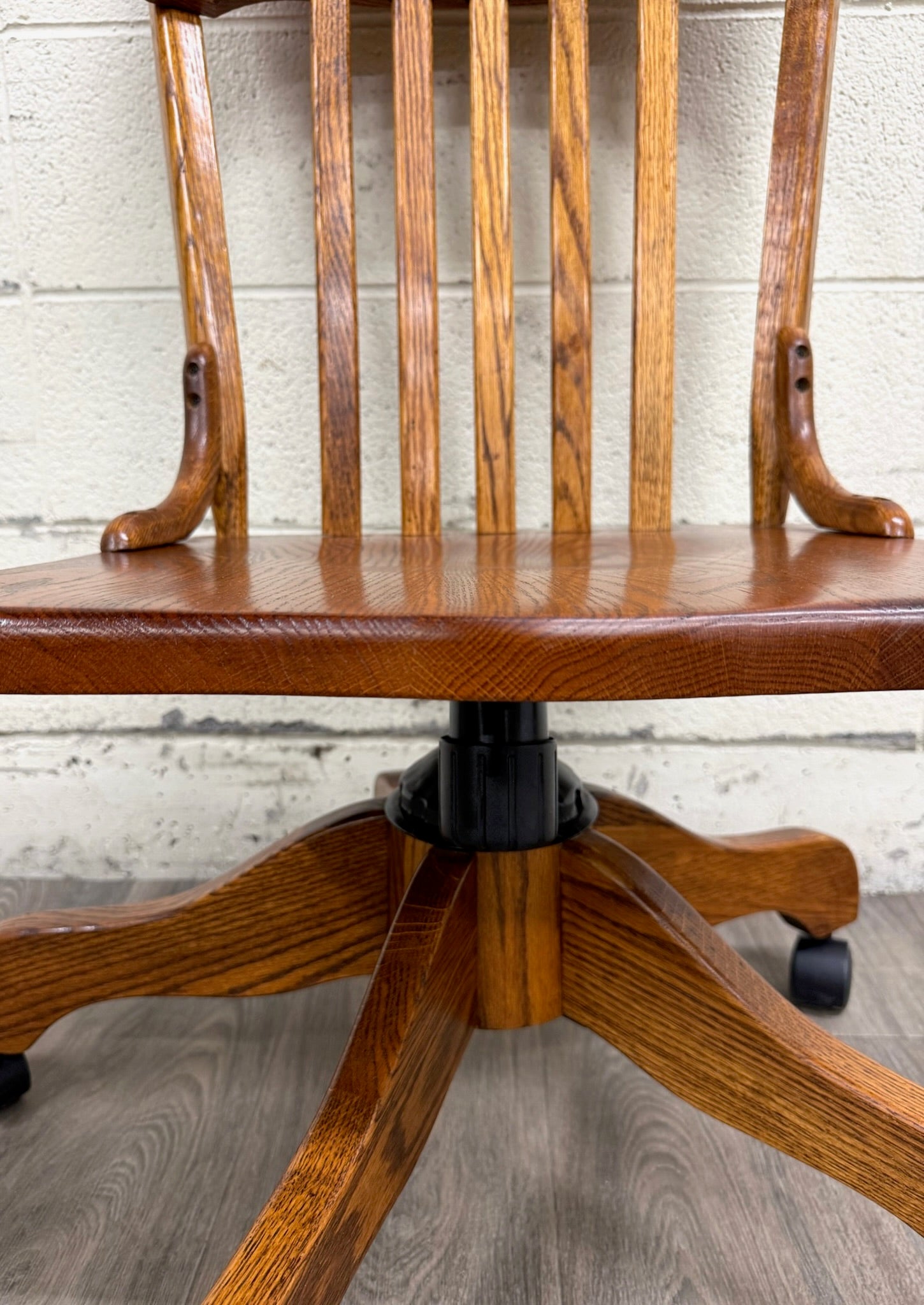 Vintage Tiger Oak Adjustable Swivel Desk Banker Lawyer Jury Office Chair