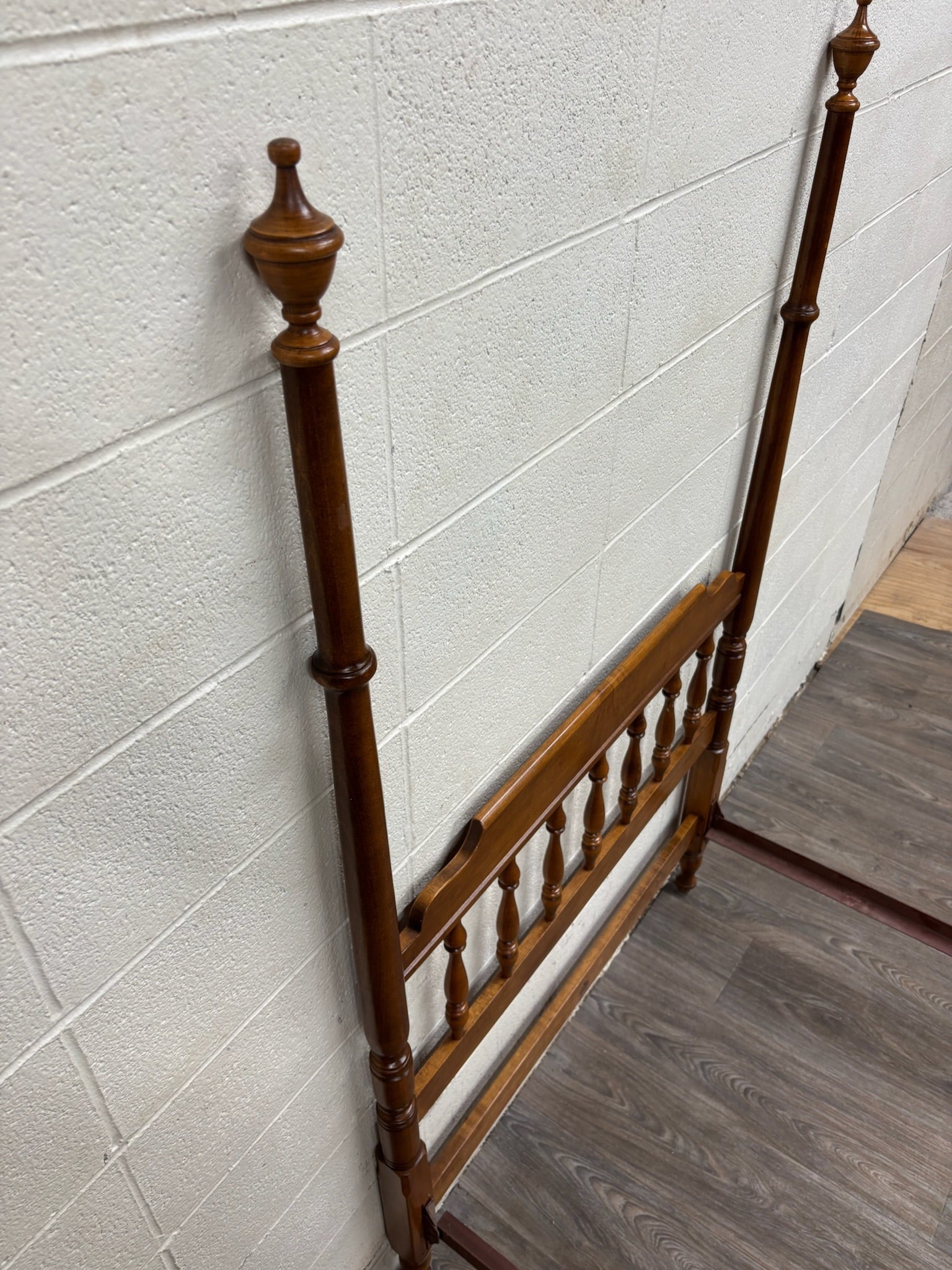 Vintage Twin Size Heywood-Wakefield Old Colony Four Poster Bed
