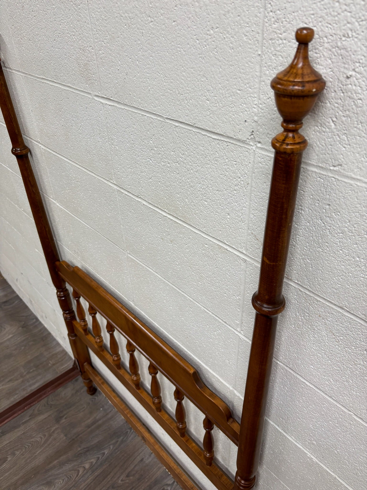 Vintage Twin Size Heywood-Wakefield Old Colony Four Poster Bed