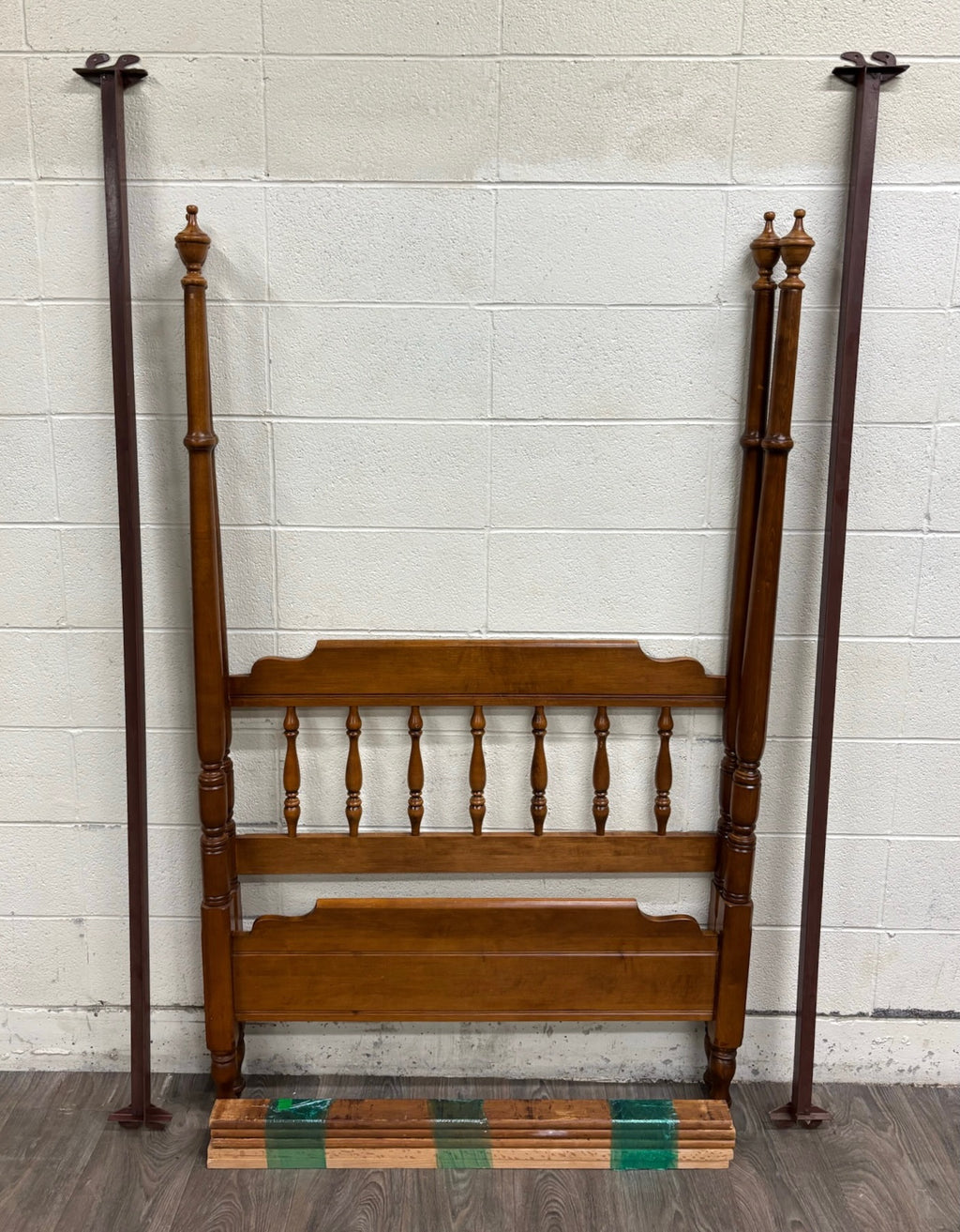 Vintage Twin Size Heywood-Wakefield Old Colony Four Poster Bed