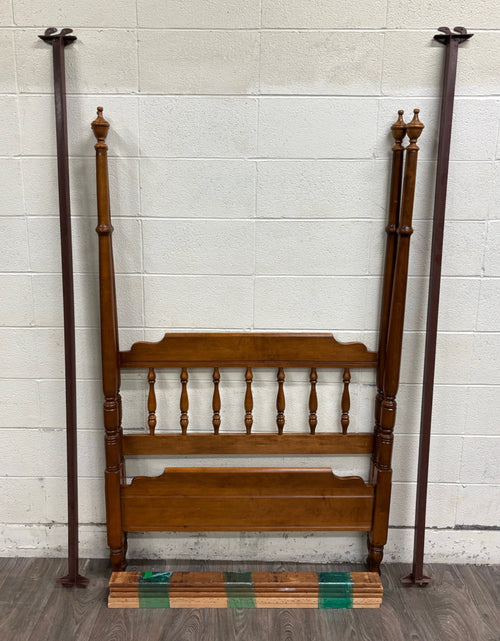 Vintage Twin Size Heywood-Wakefield Old Colony Four Poster Bed