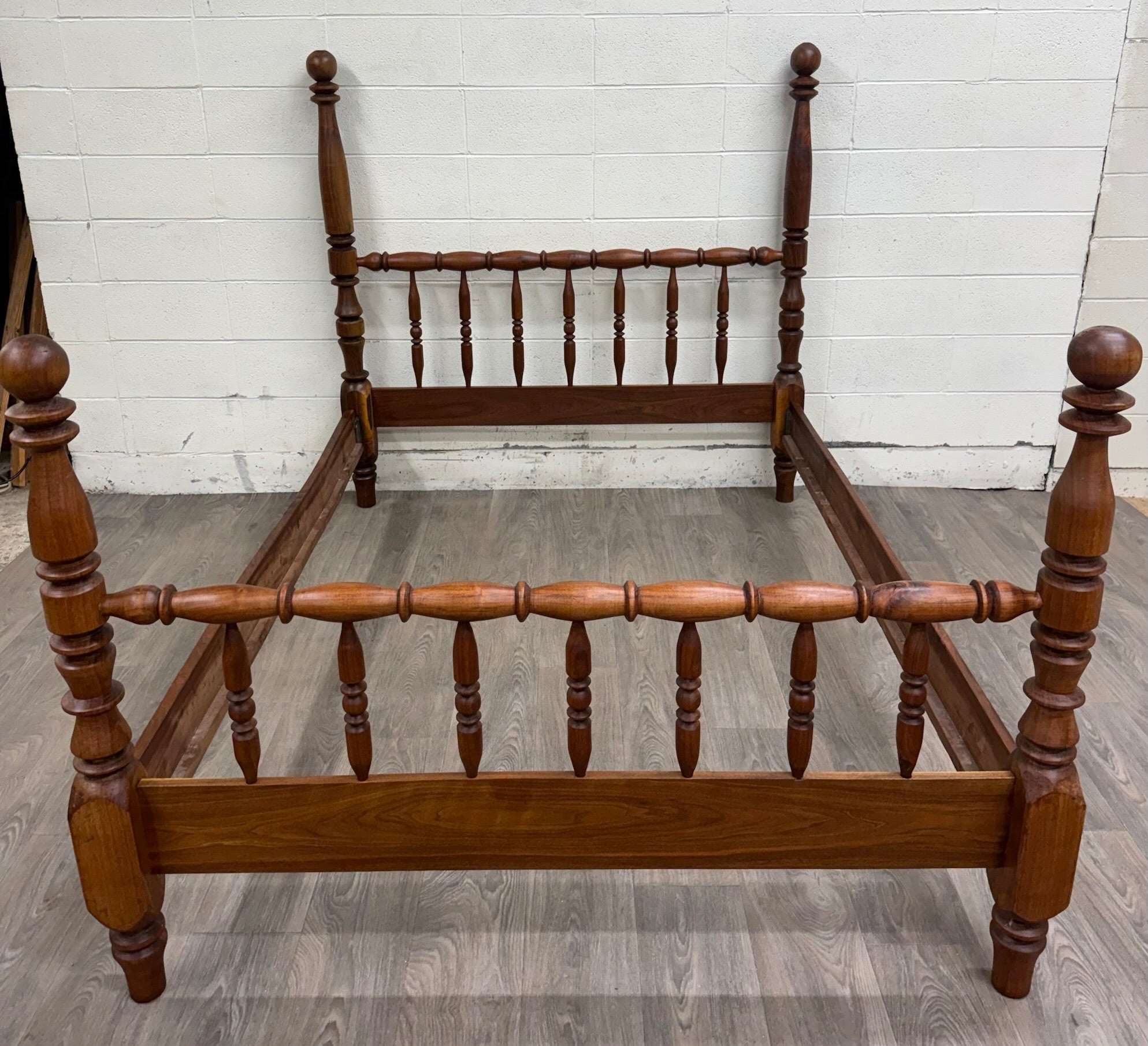 Vintage Full Size Jenny Lind Spindle Bed Spool Bed