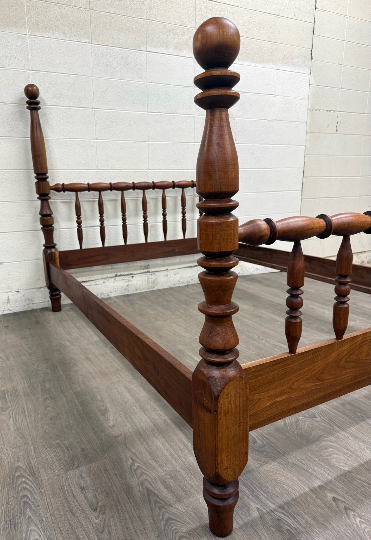 Vintage Full Size Jenny Lind Spindle Bed Spool Bed