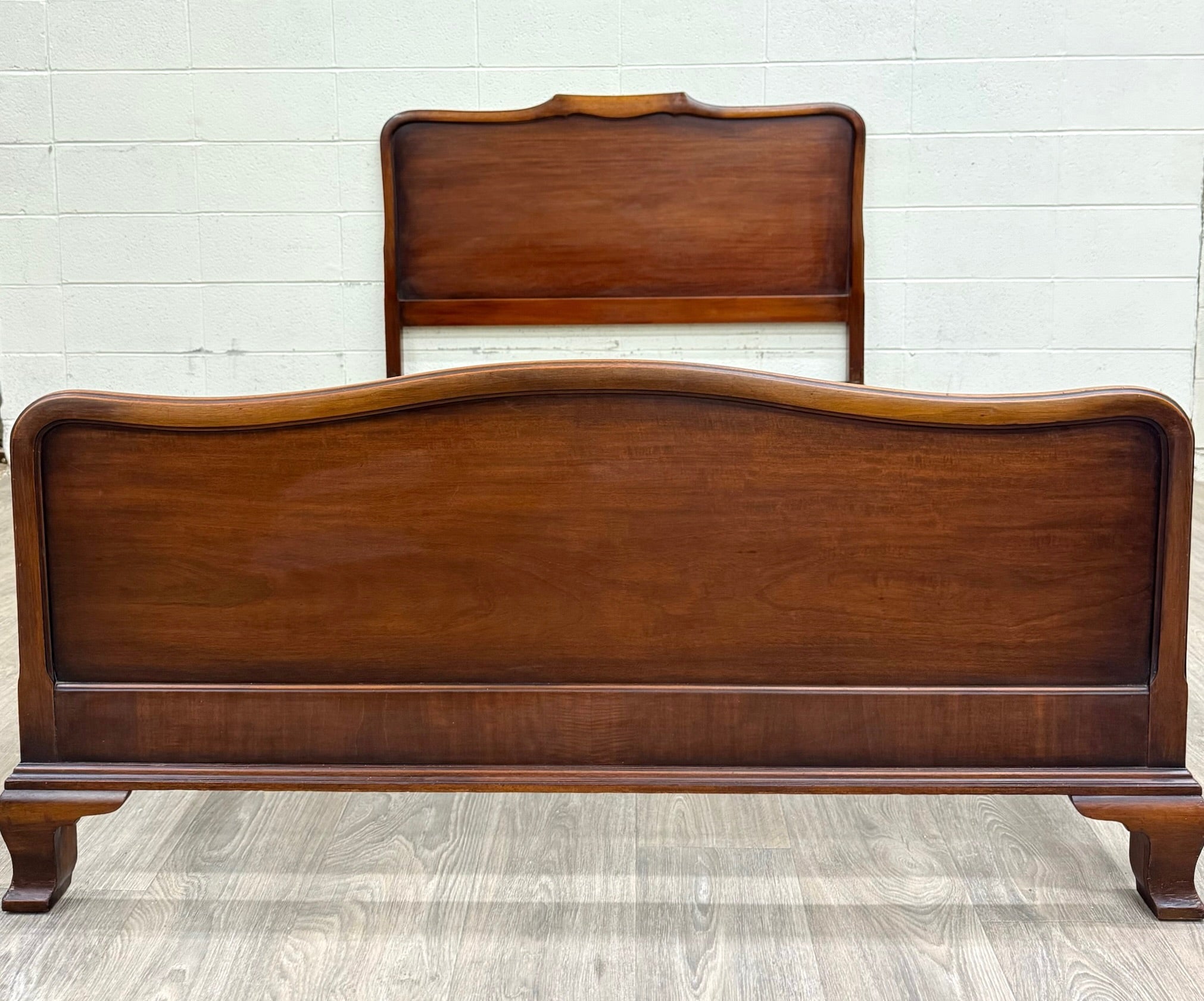 Vintage Full Size Kindel Grand Rapids Oxford 176E Chippendale Style Bed