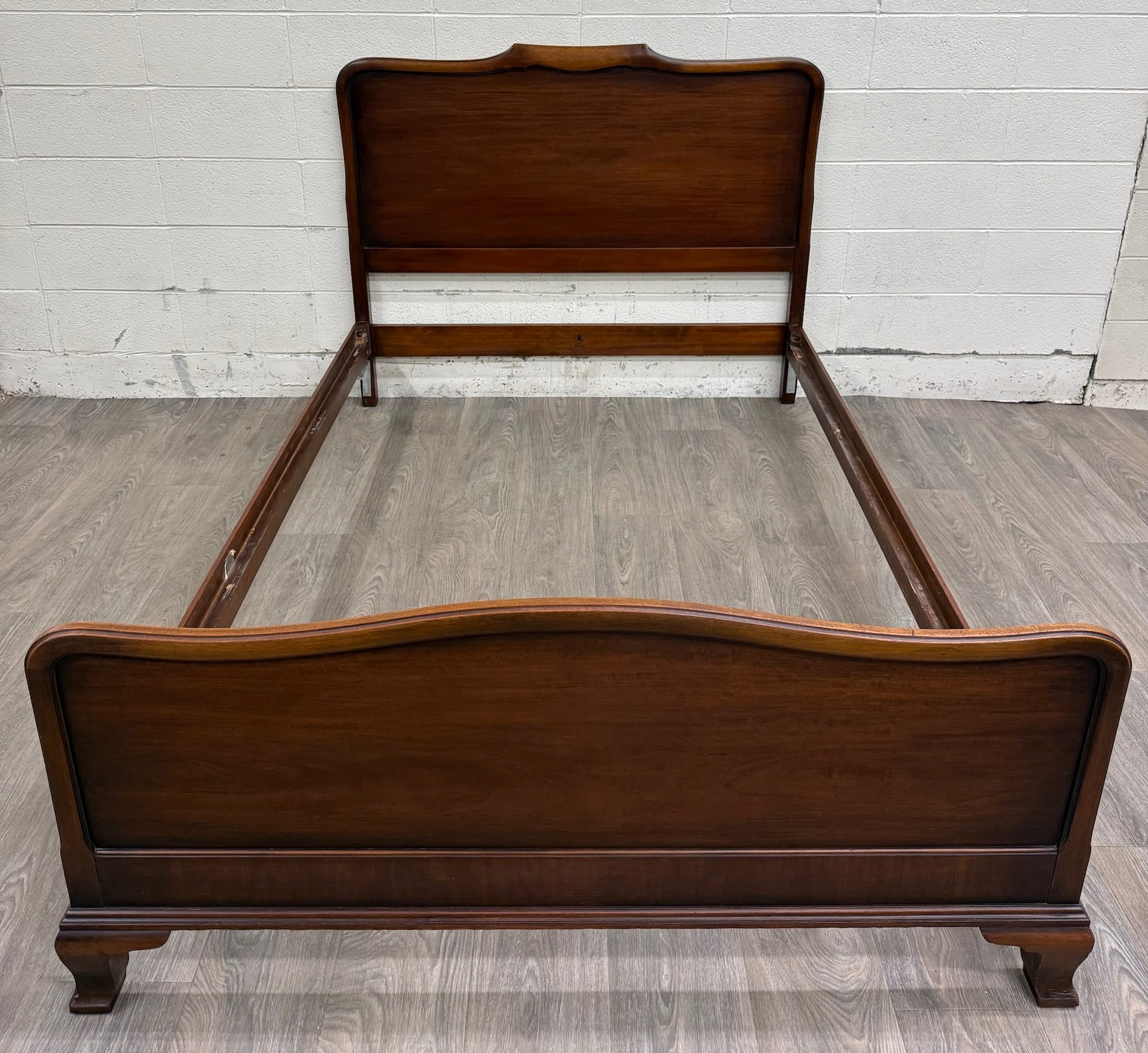 Vintage Full Size Kindel Grand Rapids Oxford 176E Chippendale Style Bed