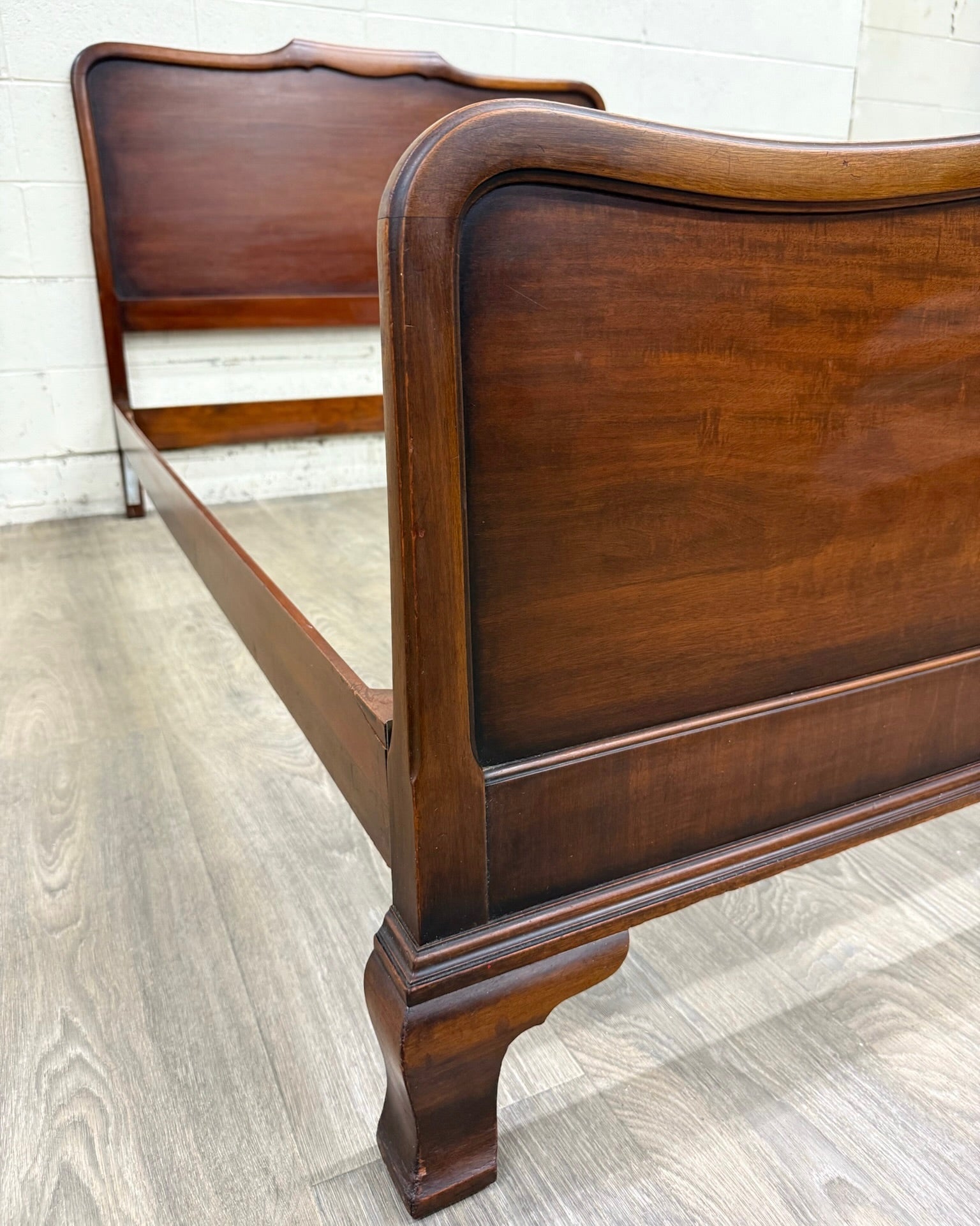 Vintage Full Size Kindel Grand Rapids Oxford 176E Chippendale Style Bed