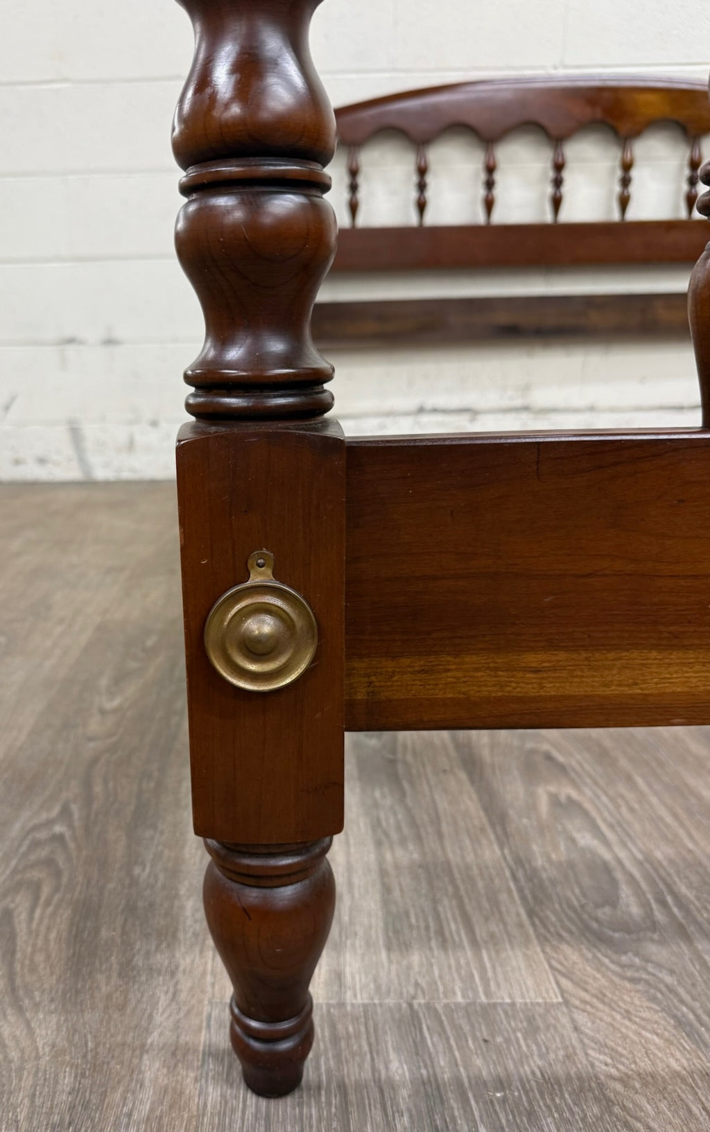 Vintage Full Size Colonial Revival Spindle Bed
