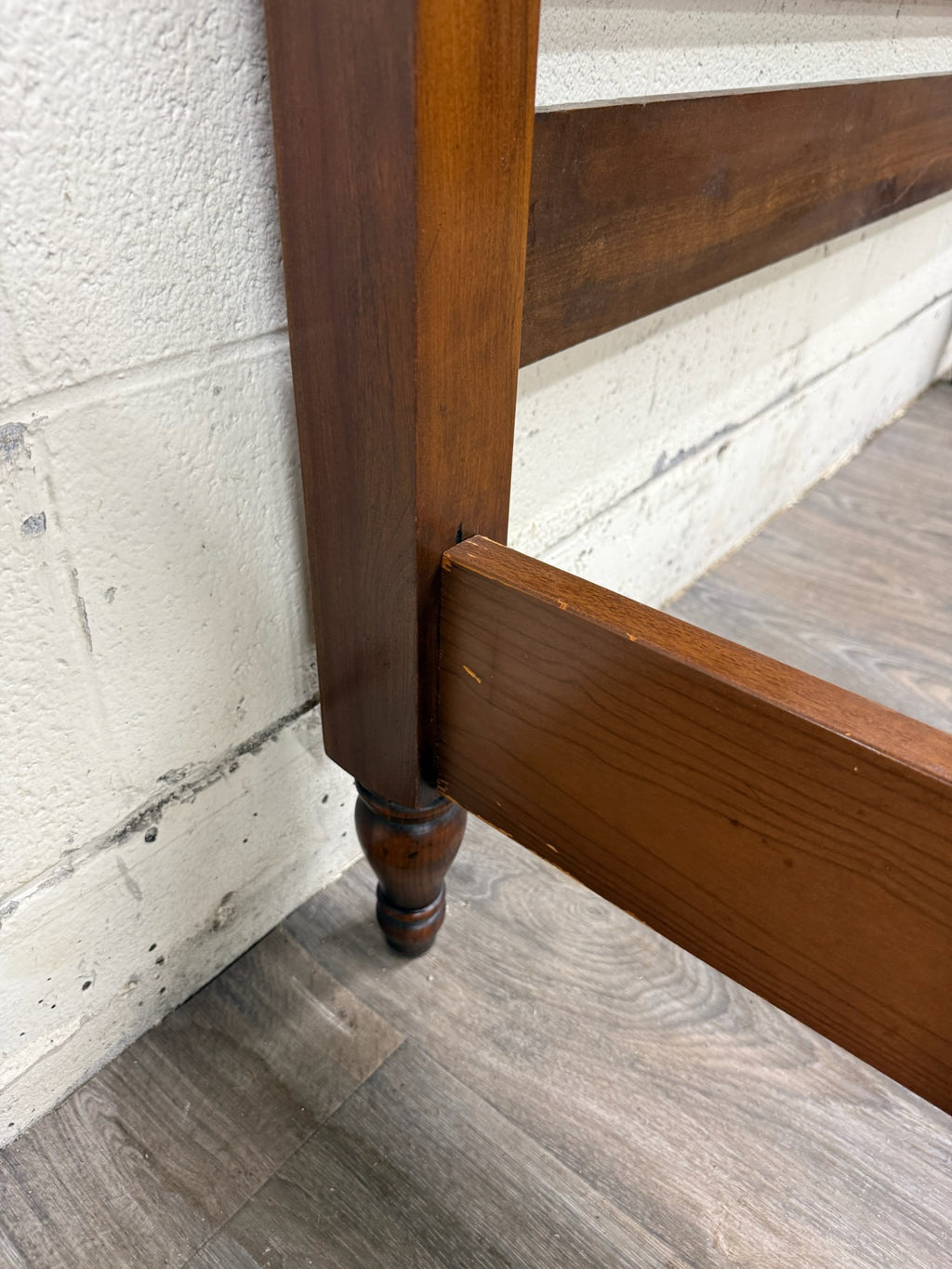 Vintage Full Size Colonial Revival Spindle Bed