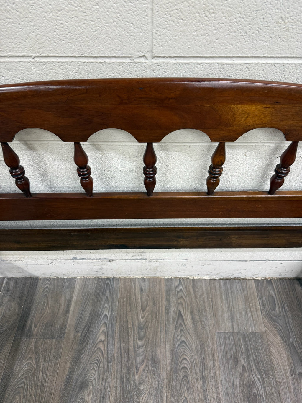 Vintage Full Size Colonial Revival Spindle Bed