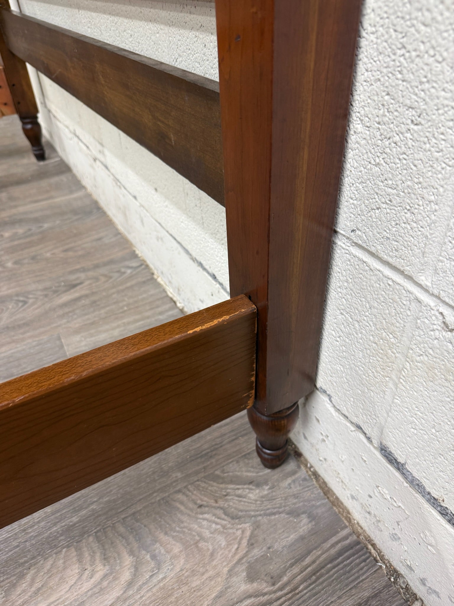Vintage Full Size Colonial Revival Spindle Bed