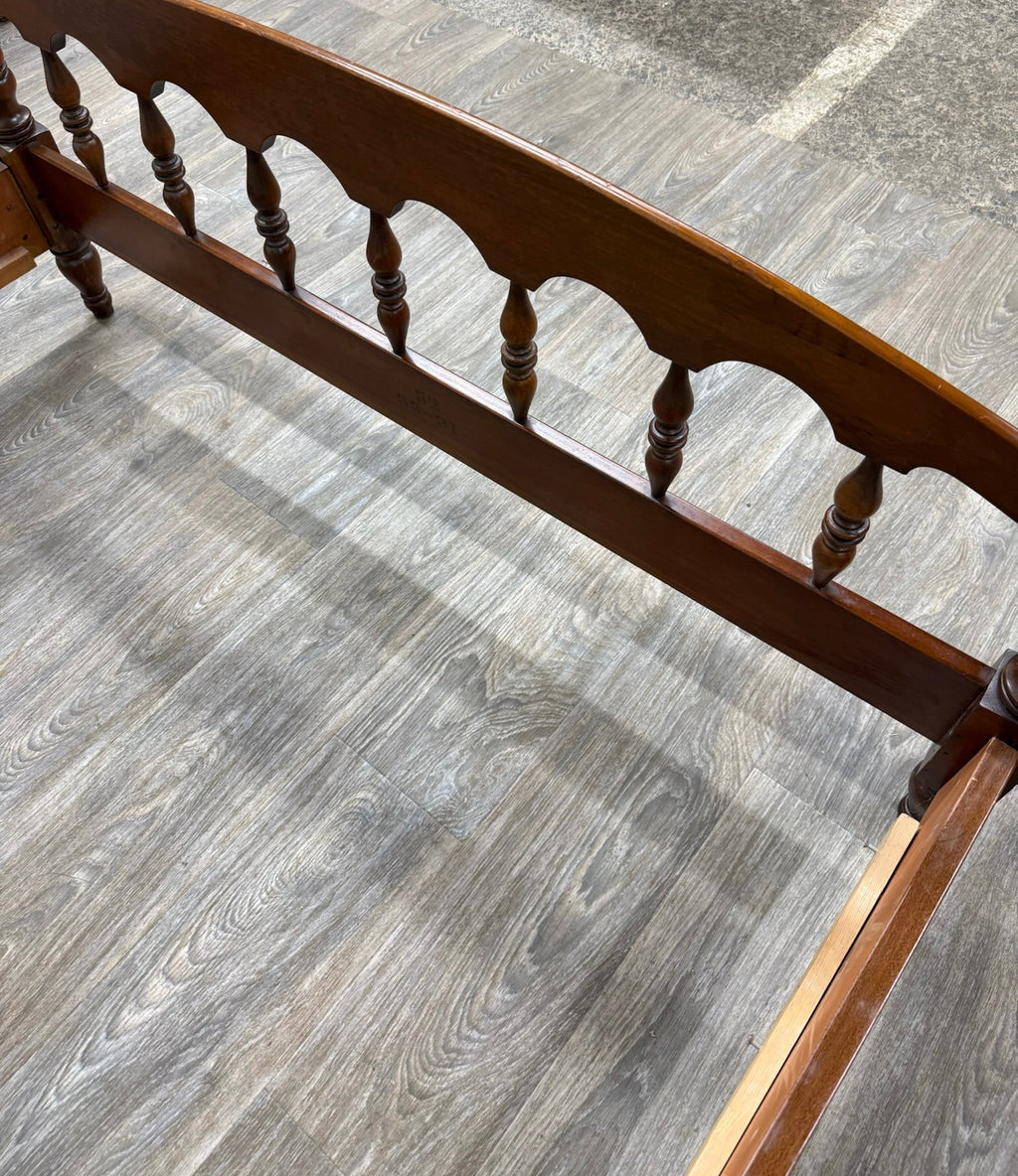 Vintage Full Size Colonial Revival Spindle Bed