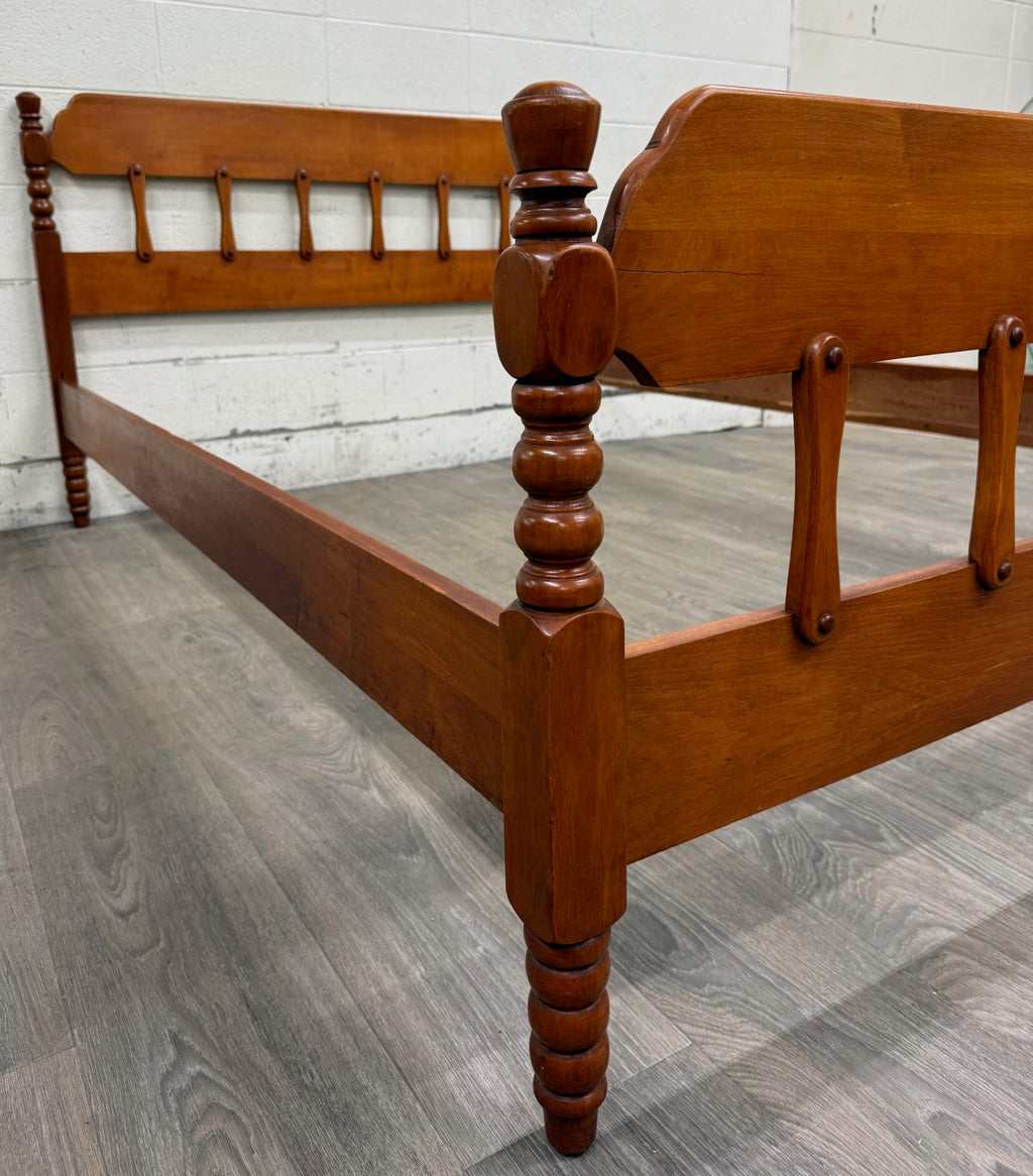 Vintage Full Size Early American Colonial Style Maple Spindle Low Poster Bed