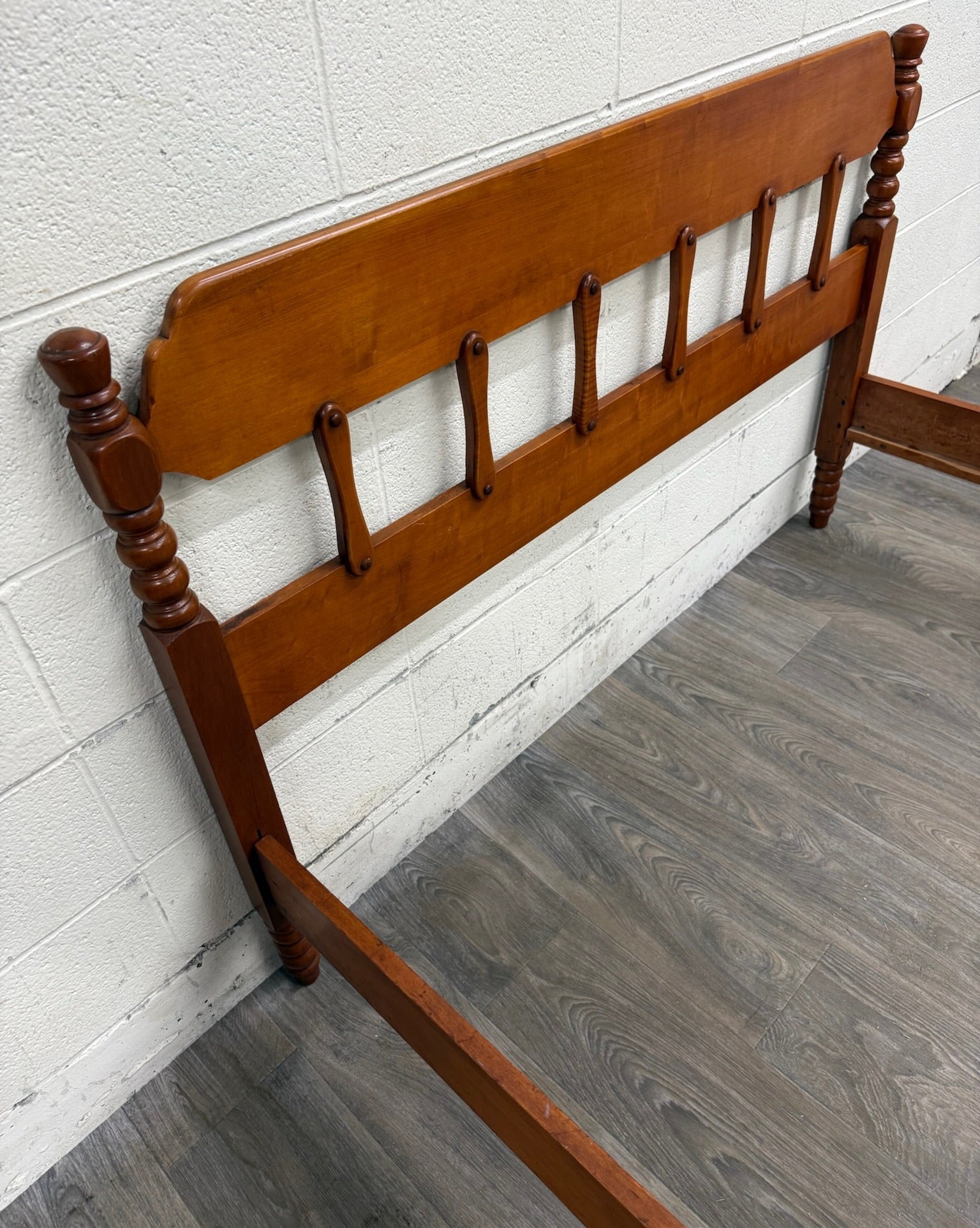 Vintage Full Size Early American Colonial Style Maple Spindle Low Poster Bed