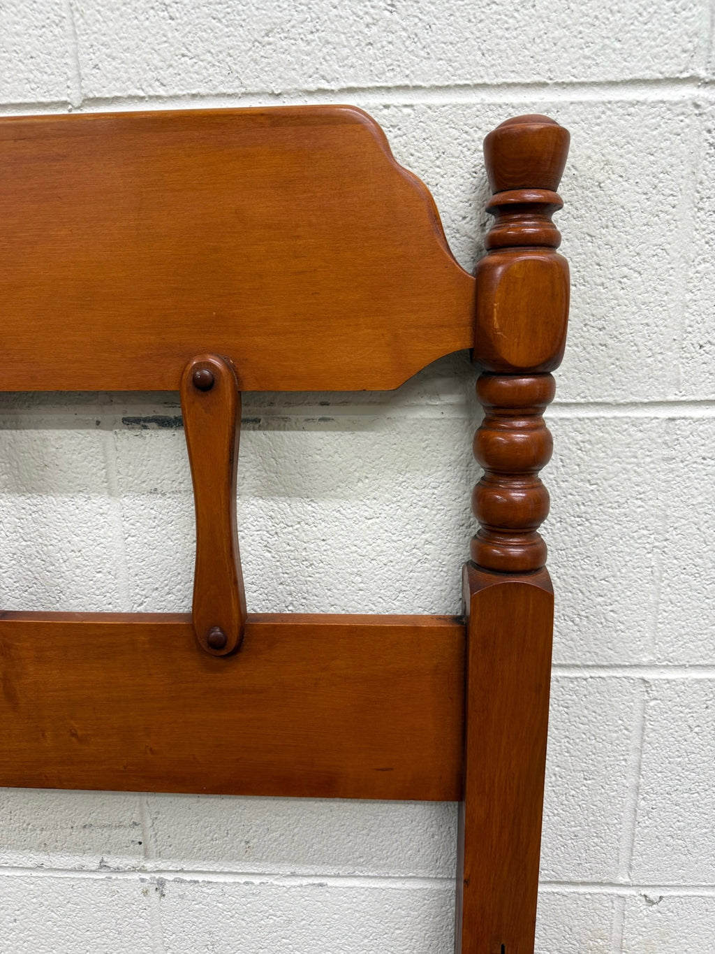 Vintage Full Size Early American Colonial Style Maple Spindle Low Poster Bed