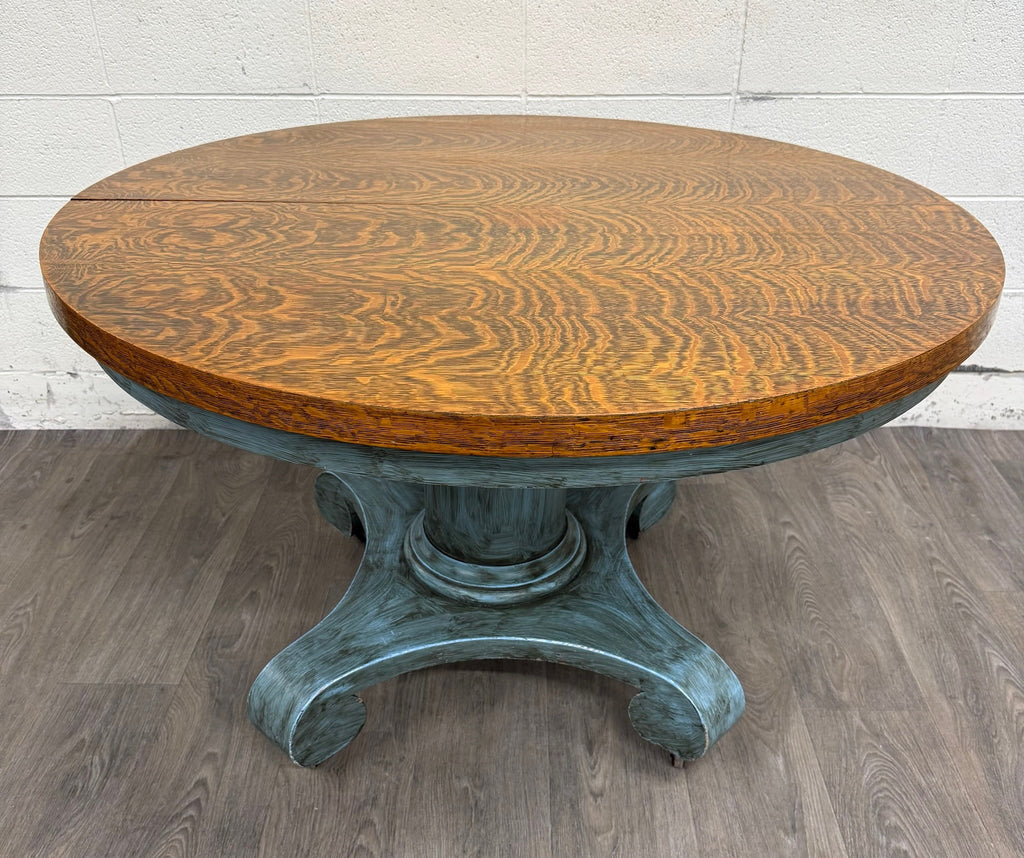 Antique 48 Inch Tiger Oak Round Pedestal Dining Table