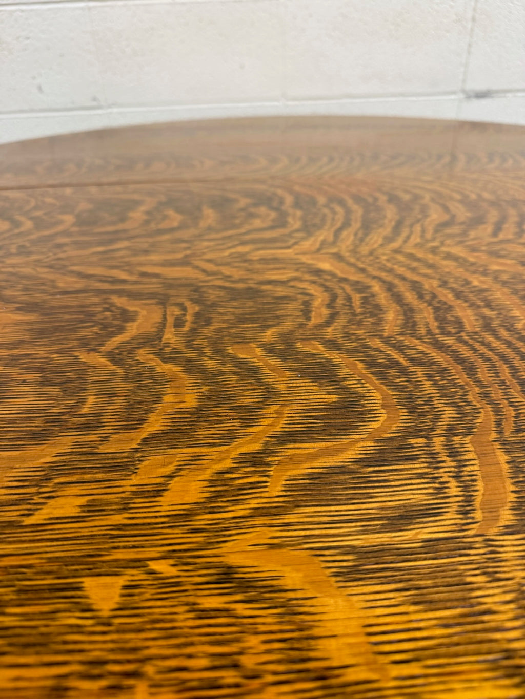 Antique 48 Inch Tiger Oak Round Pedestal Dining Table