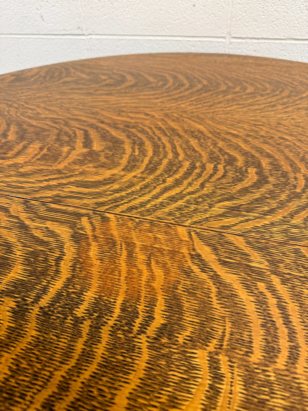 Antique 48 Inch Tiger Oak Round Pedestal Dining Table