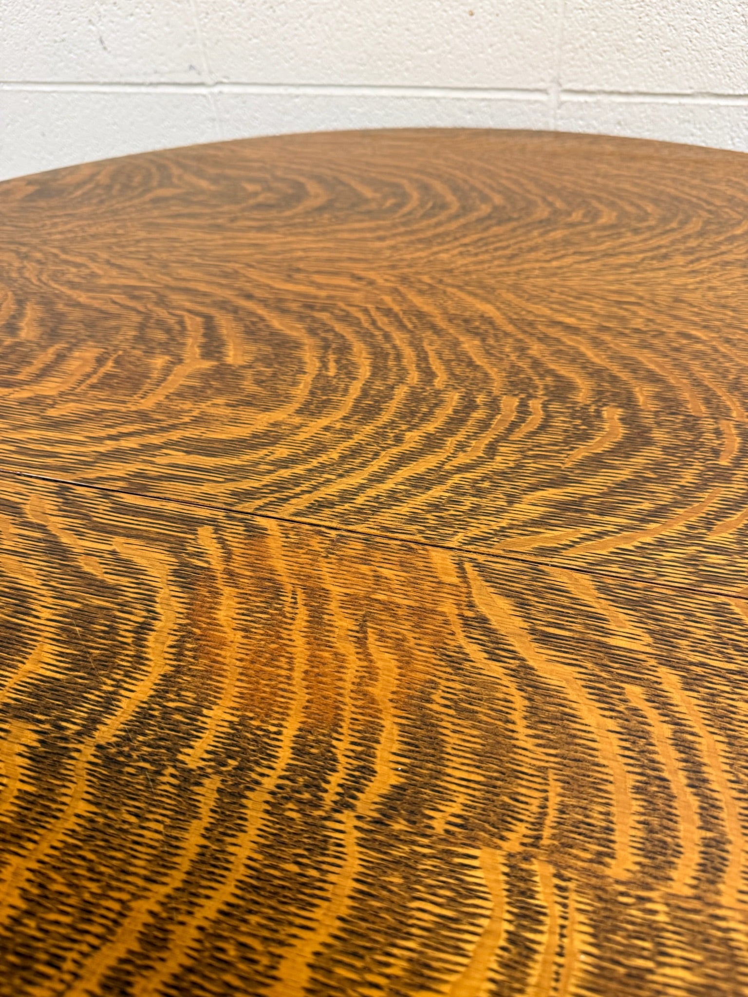 Antique 48 Inch Tiger Oak Round Pedestal Dining Table