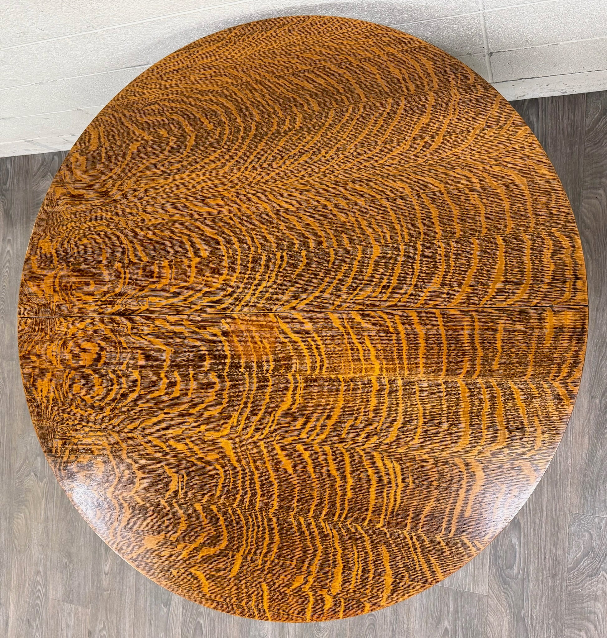 Antique 48 Inch Tiger Oak Round Pedestal Dining Table