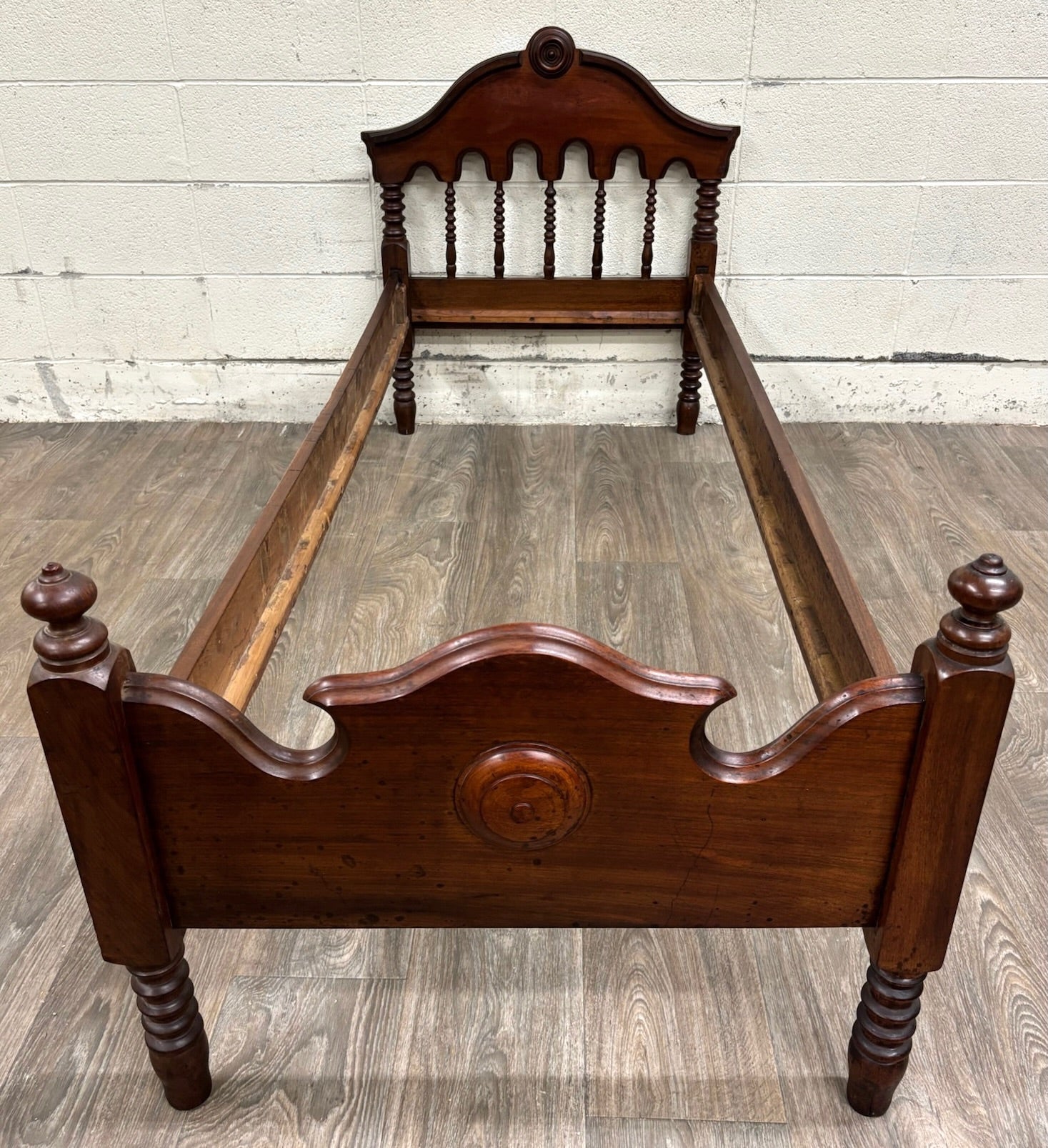 Antique Victorian Late 19th Century Walnut Daybed Youth Bed