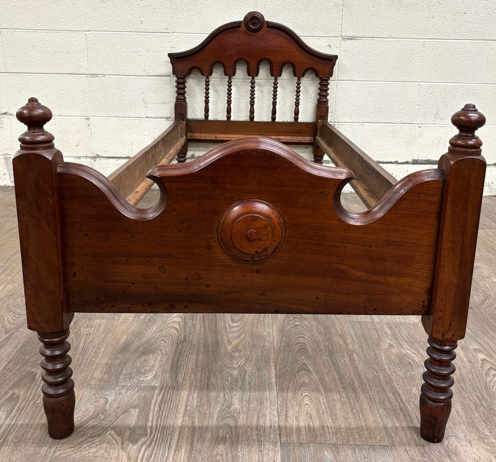 Antique Victorian Late 19th Century Walnut Daybed Youth Bed