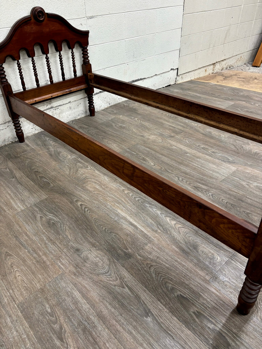 Antique Victorian Late 19th Century Walnut Daybed Youth Bed