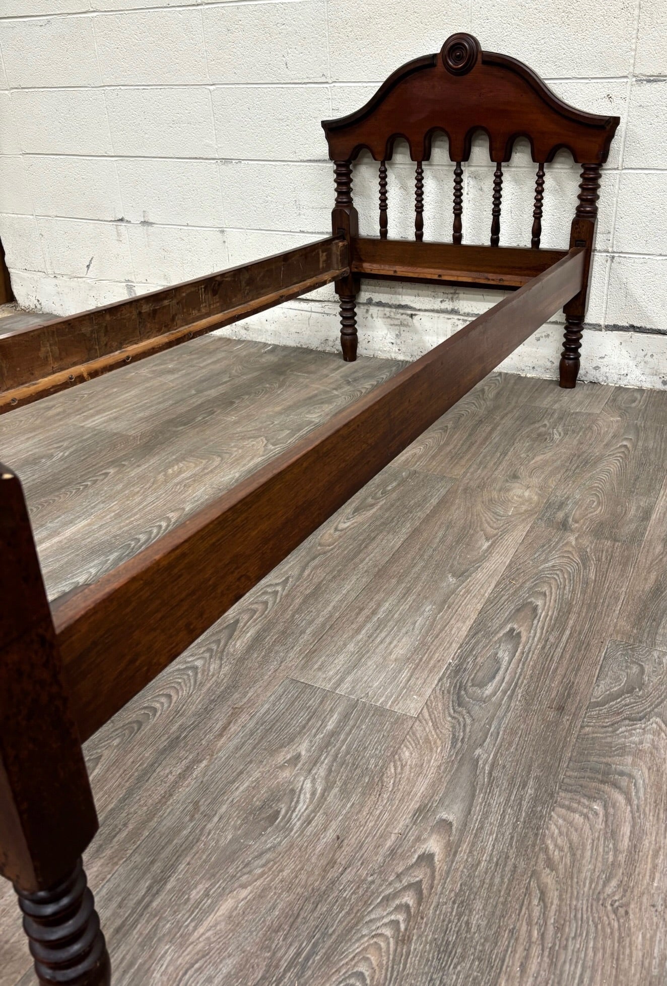 Antique Victorian Late 19th Century Walnut Daybed Youth Bed
