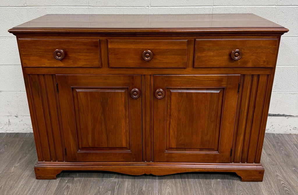 Vintage American Traditional or Country Style Mahogany Buffet Sideboard