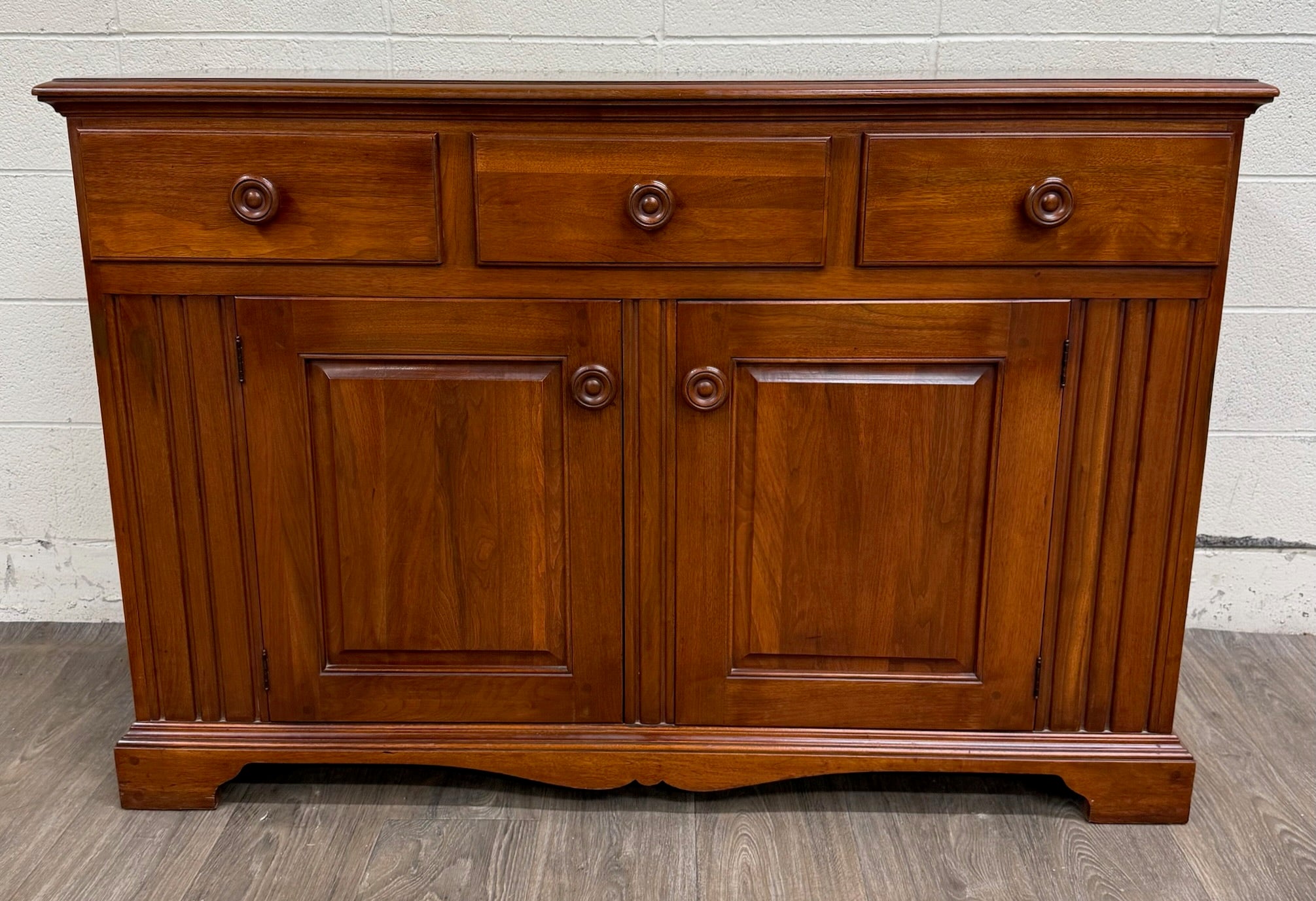 Vintage American Traditional or Country Style Mahogany Buffet Sideboard