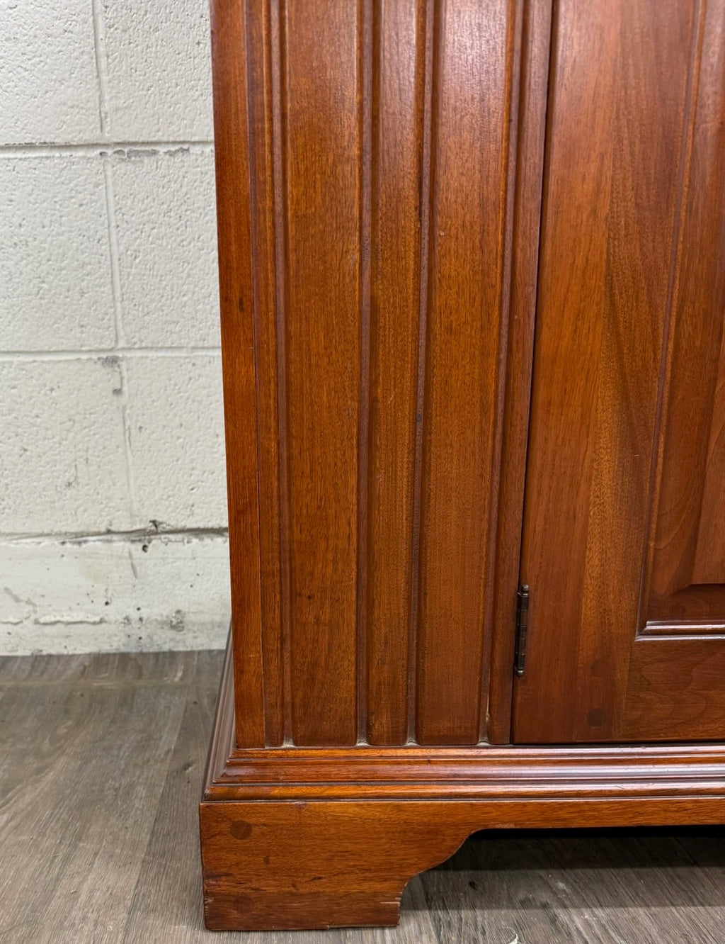 Vintage American Traditional or Country Style Mahogany Buffet Sideboard