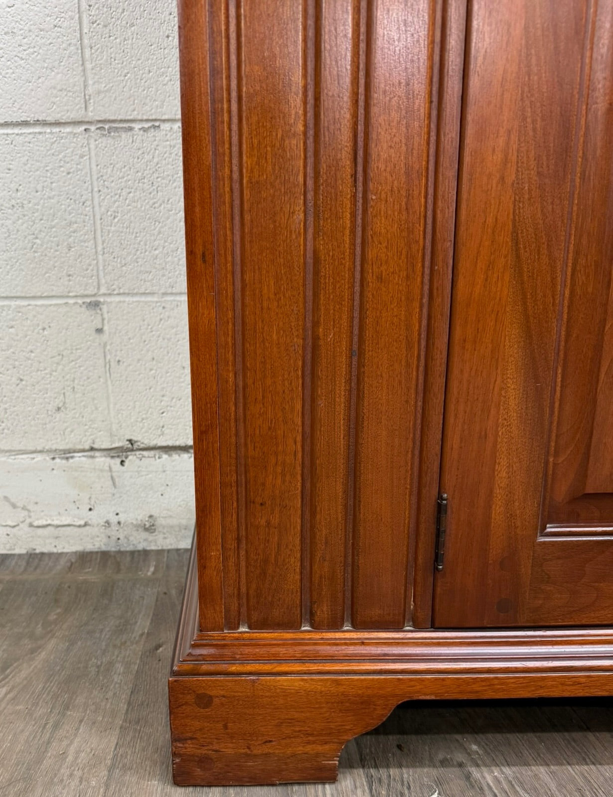 Vintage American Traditional or Country Style Mahogany Buffet Sideboard
