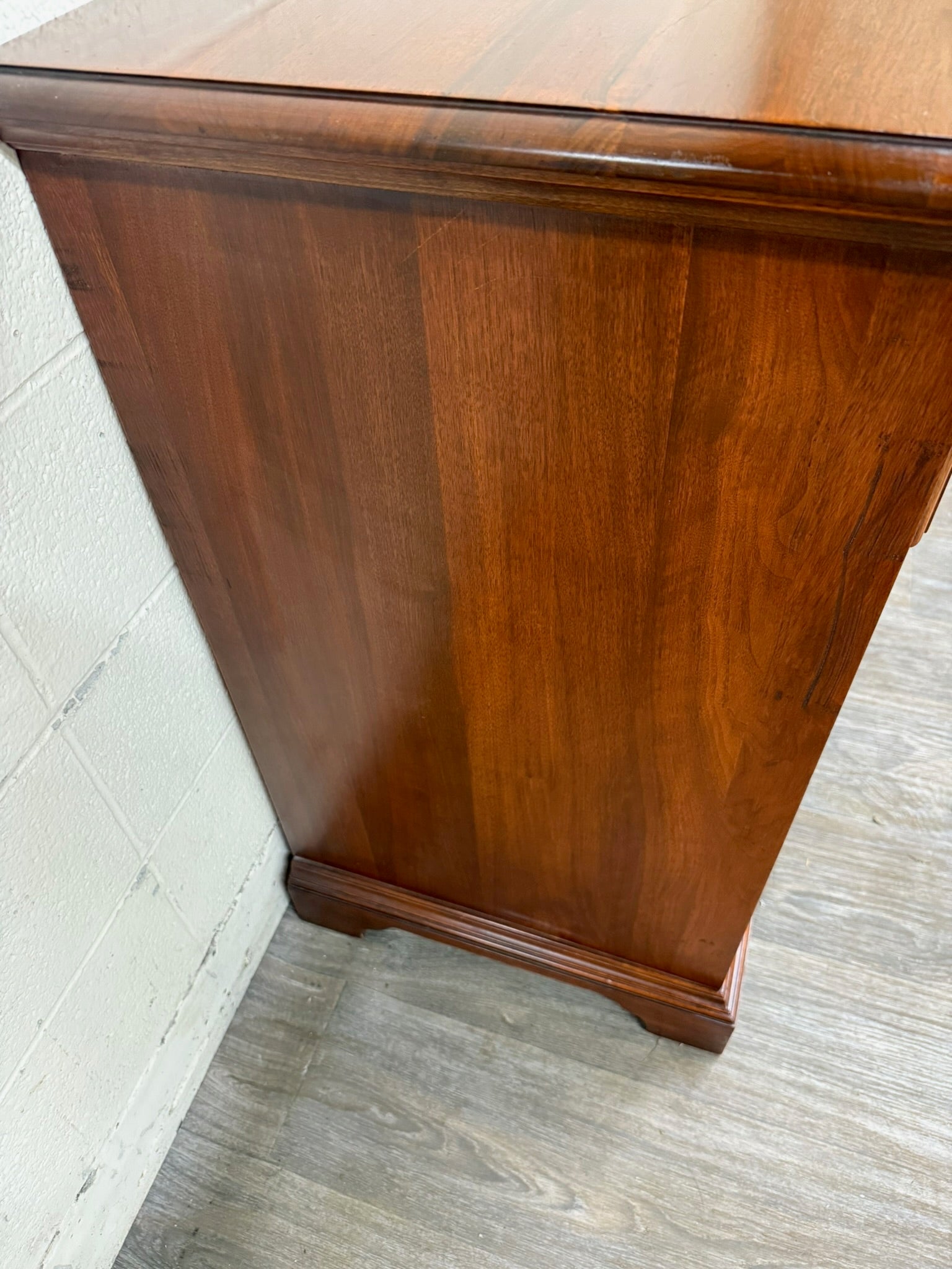 Vintage American Traditional or Country Style Mahogany Buffet Sideboard