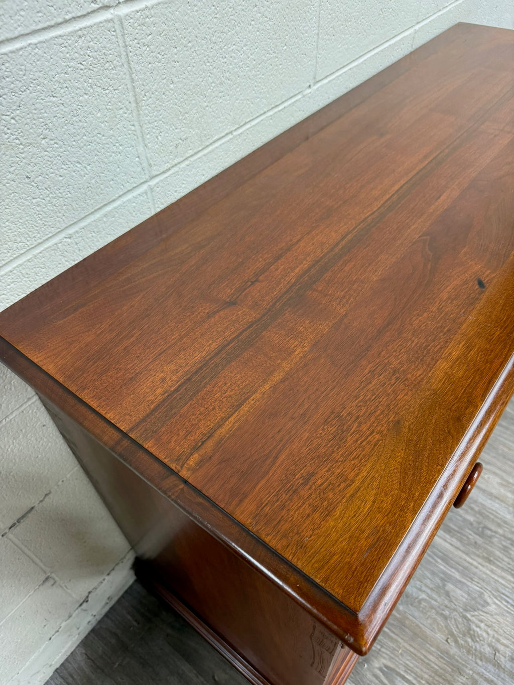 Vintage American Traditional or Country Style Mahogany Buffet Sideboard