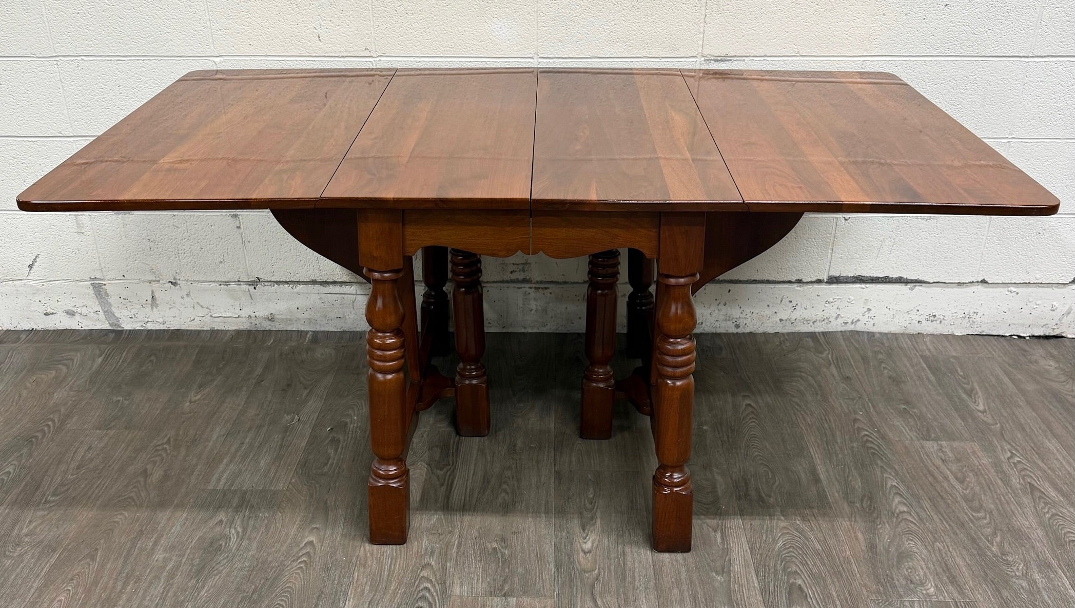 Vintage Early American Colonial Revival Willam & Mary Style Walnut Dining Table