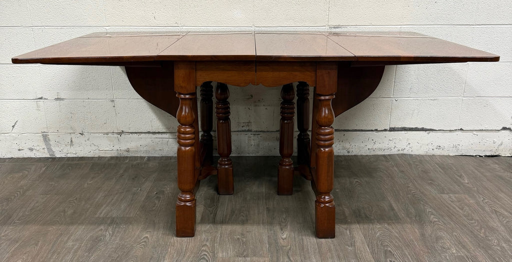 Vintage Early American Colonial Revival Willam & Mary Style Walnut Dining Table