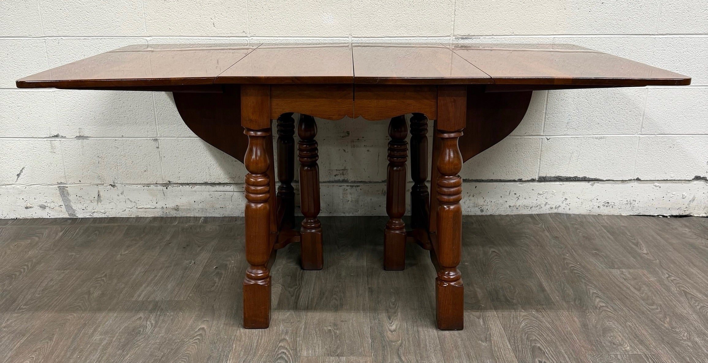 Vintage Early American Colonial Revival Willam & Mary Style Walnut Dining Table
