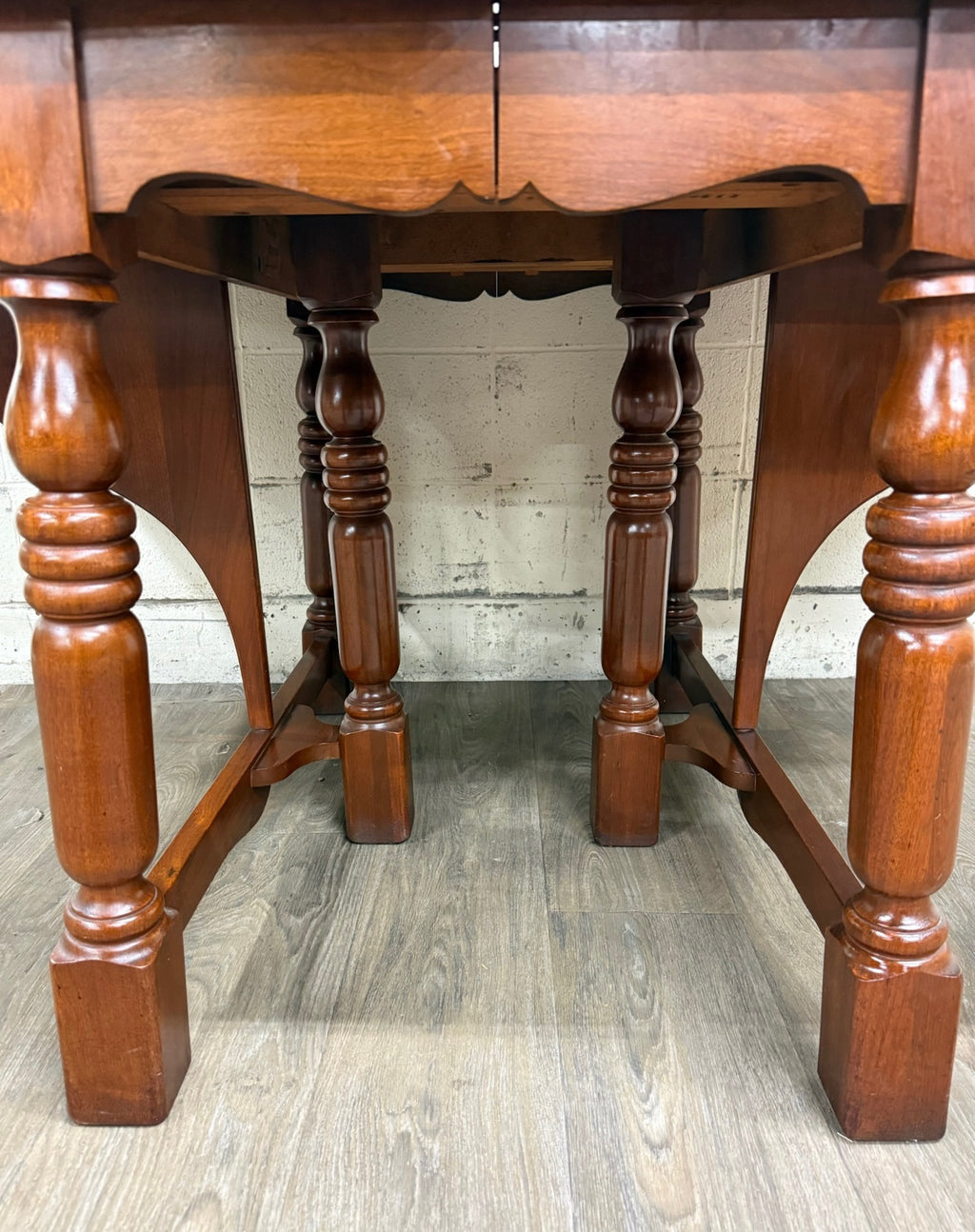 Vintage Early American Colonial Revival Willam & Mary Style Walnut Dining Table