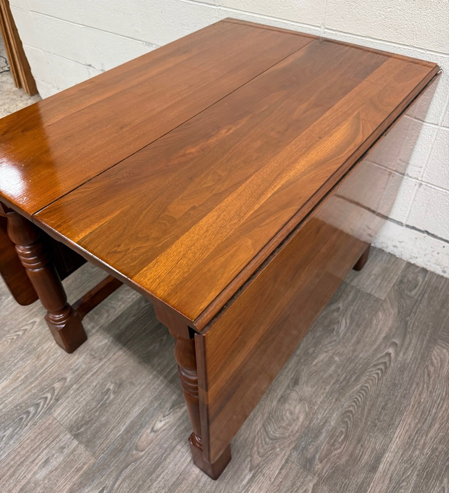 Vintage Early American Colonial Revival Willam & Mary Style Walnut Dining Table