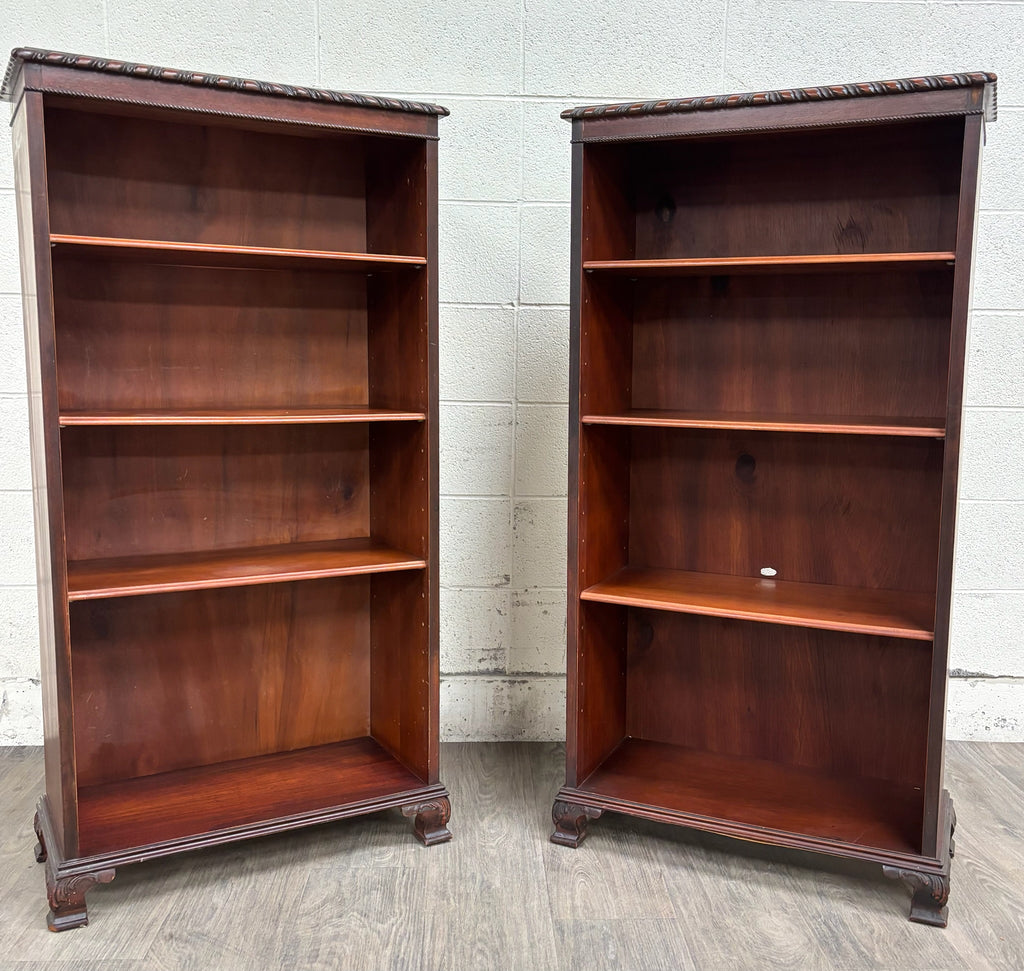 Vintage Traditional English Georgian Style Mahogany Finish Bookcase Pair